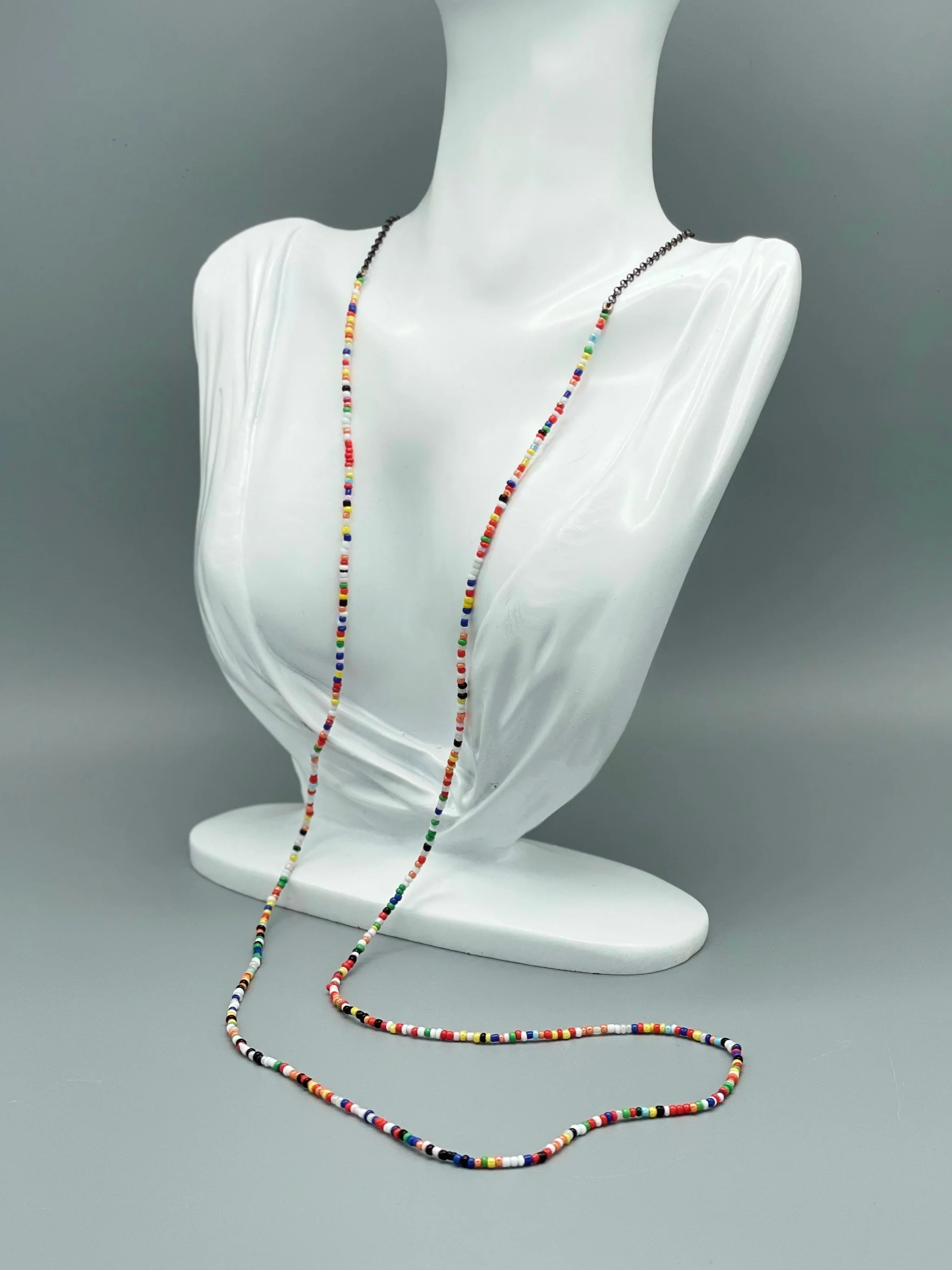 Collana in vetro contemporaneo e argento brunito, 80 cm, Crepundia Gioielli — parte della selezione The Edit.