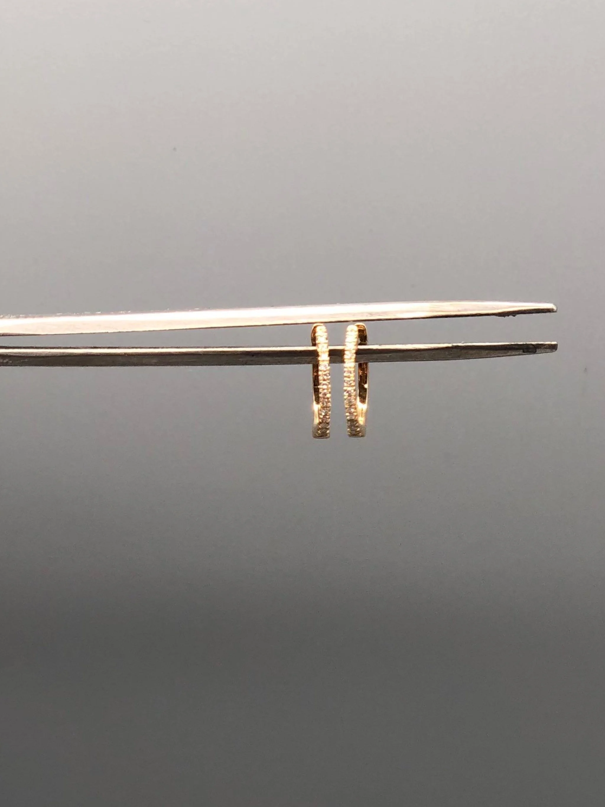 Orecchini Tiny Hoops Crepundia in oro giallo e diamanti