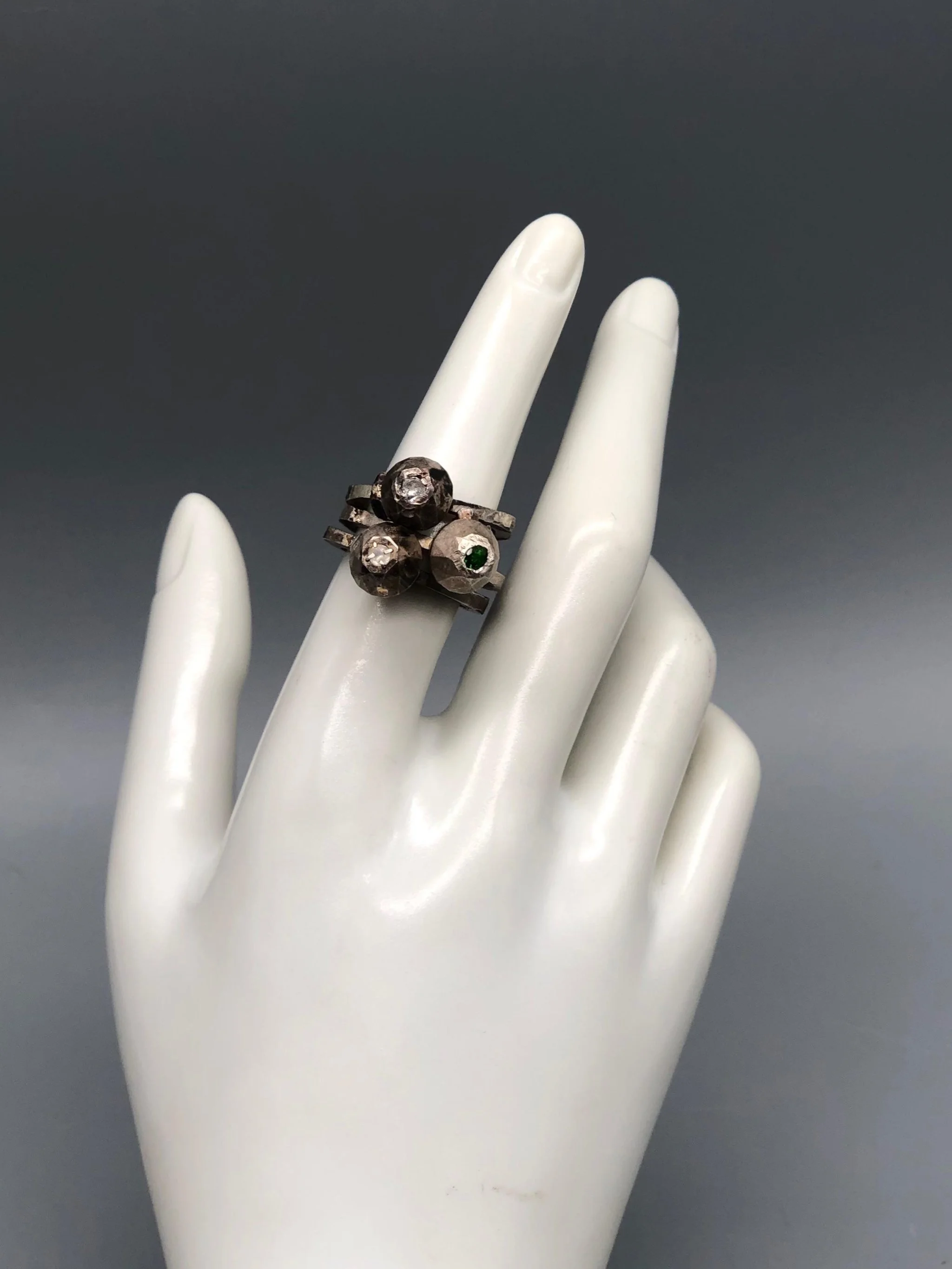 Contemporah Diamonds ring in oxidized 925 grey sterling silver with chromediopside, moonstone and Swarovski details. Contemporary sculptural ring photographed at Crepundia Gioielli Bologna.