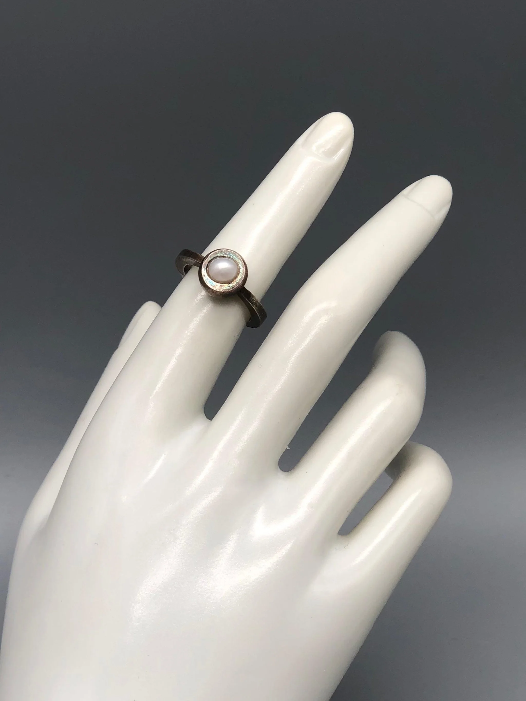 Contemporah Bulls rings in oxidized sterling silver with Japanese pearl — Crepundia Gioielli Bologna