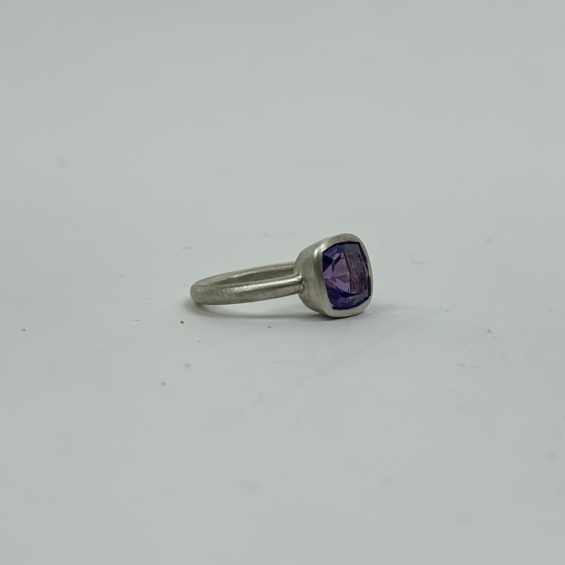 Anello Purple in White in argento 925 con ametista Crepundia Gioielli