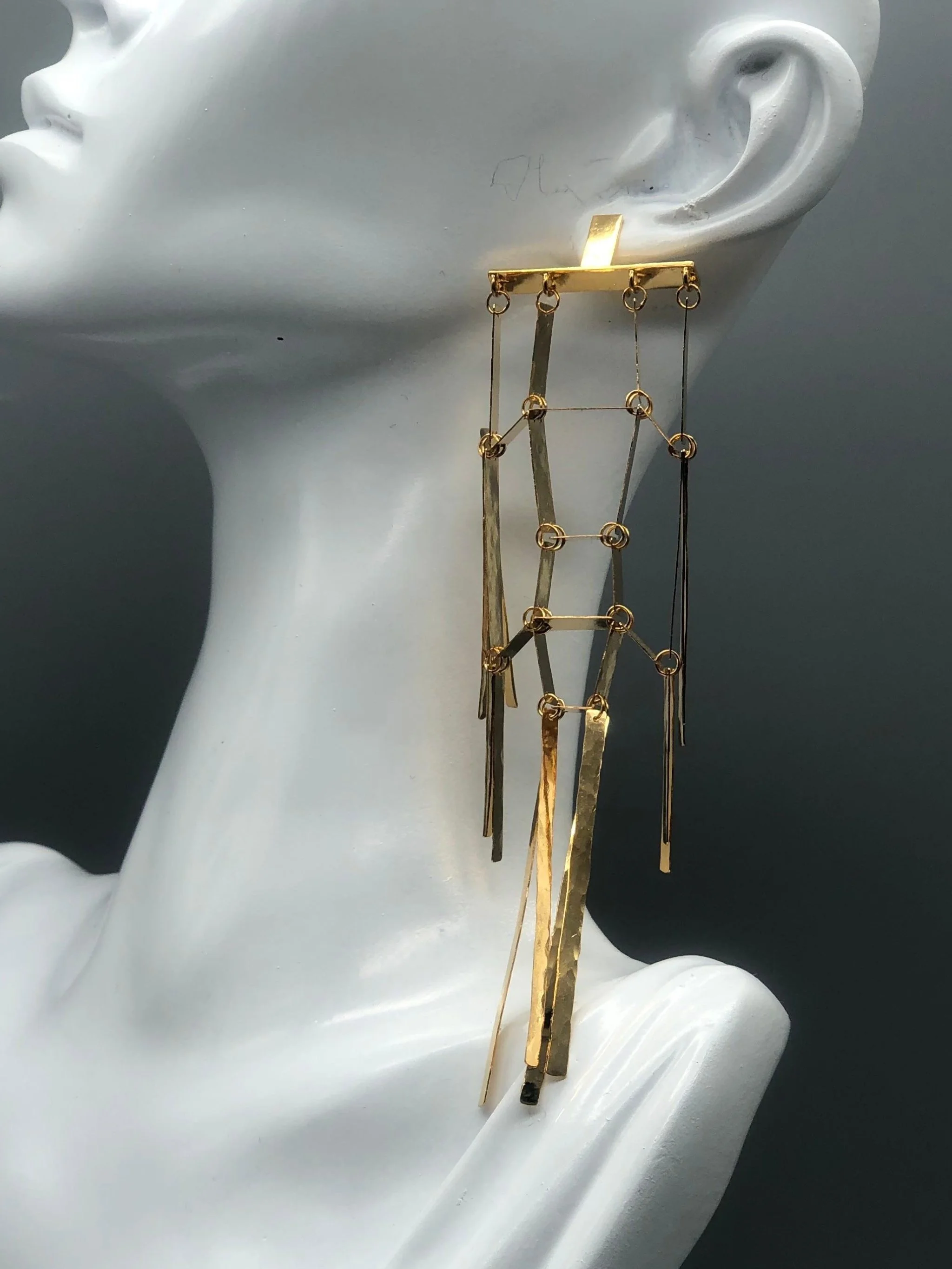 Elisa Deval Alo Maxi earrings for Crepundia Gioielli Bologna, long geometric articulated earrings in sterling silver plated with 18 karat yellow gold