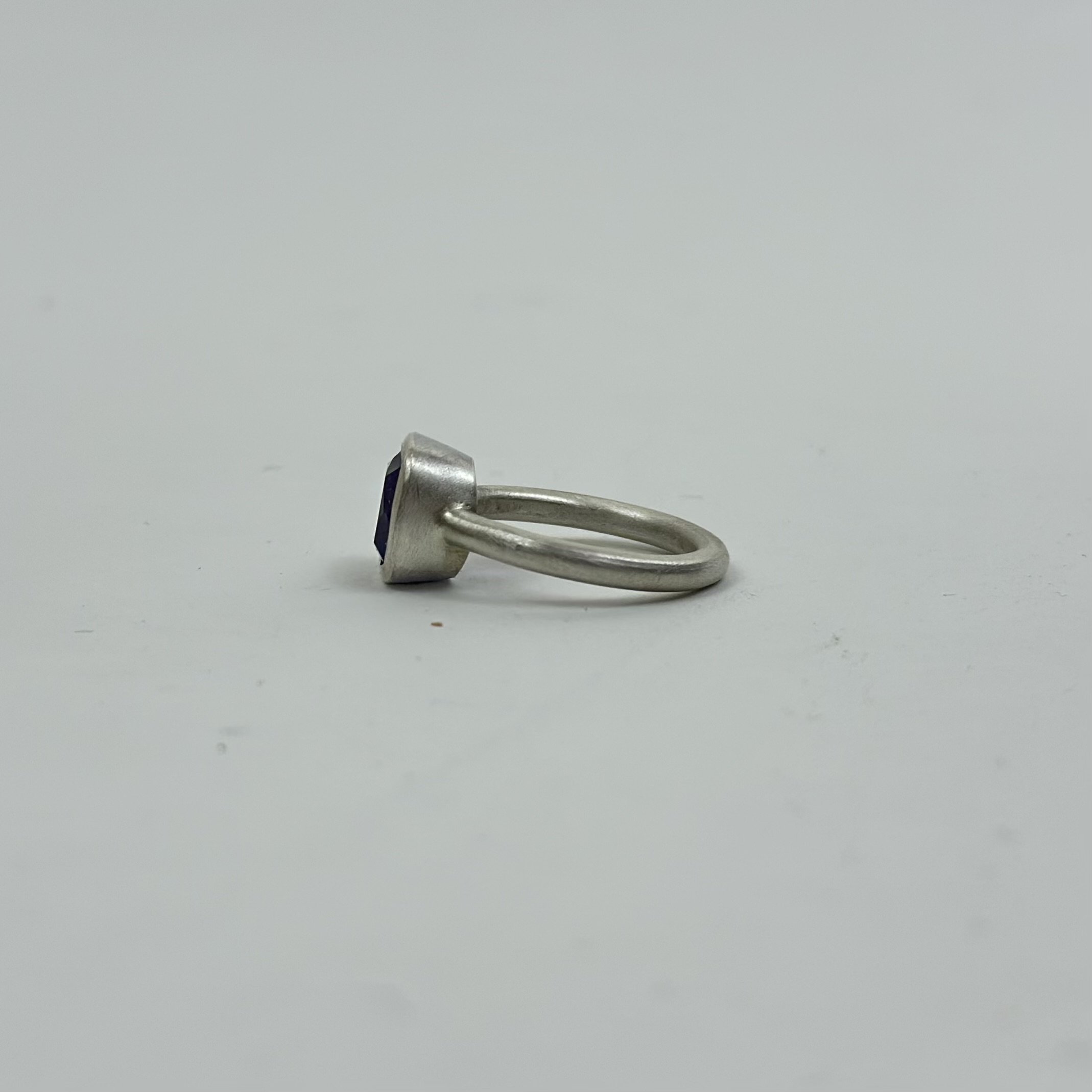 Anello Purple in White in argento 925 con ametista Crepundia Gioielli