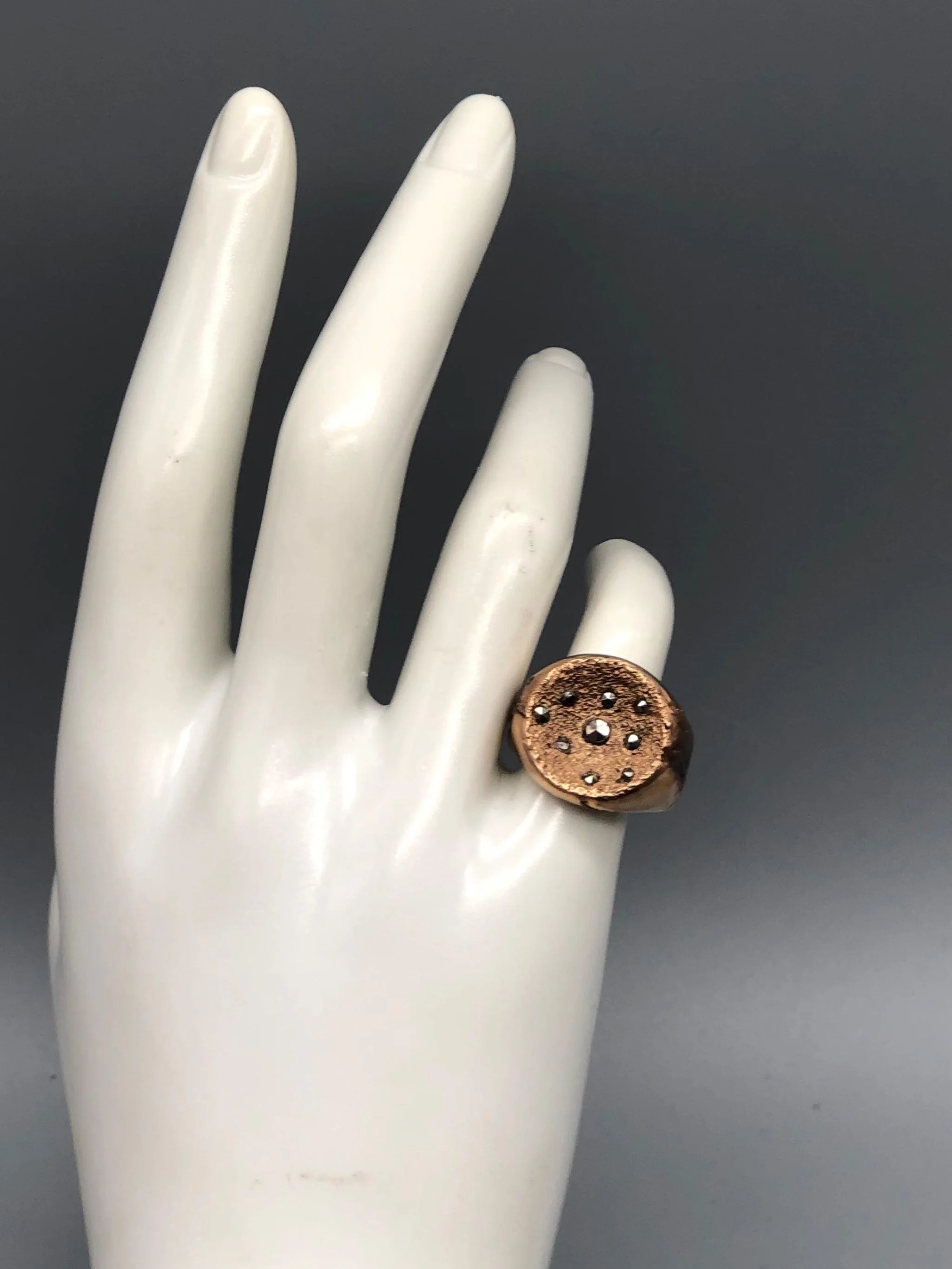 Padma Sahara ring for Crepundia Gioielli in rose bronze with marcasites. Sculptural contemporary handmade ring available at Crepundia Gioielli Bologna.