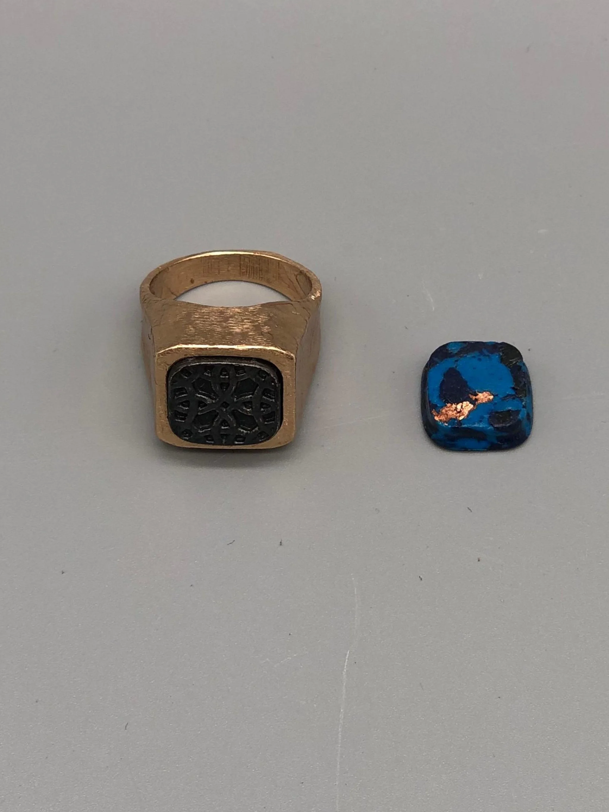 CōDICEDS bronze ring with interwoven motif and marble stone, Crepundia Gioielli Bologna