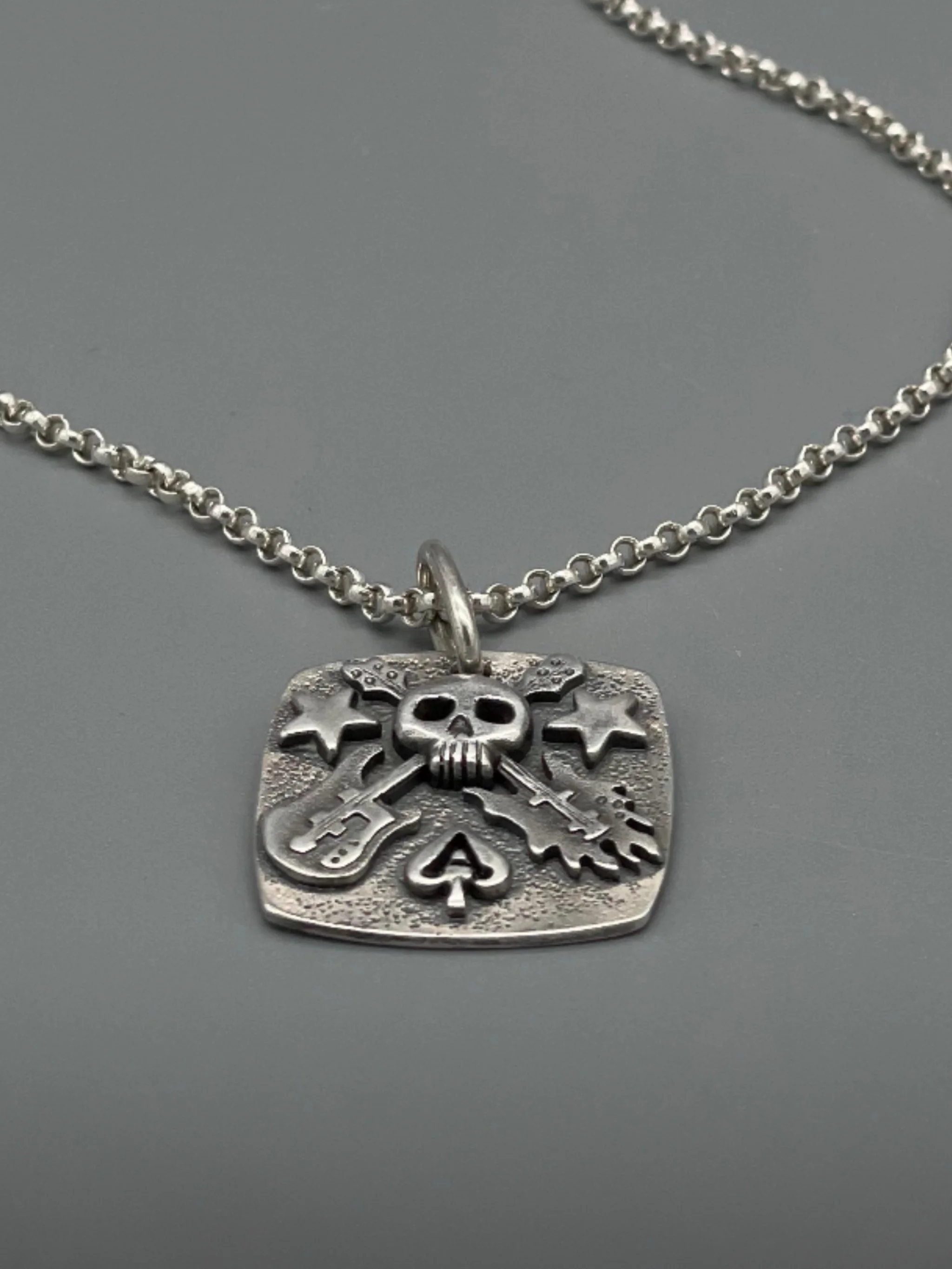 Sonja Markhoff The Ace of Spades Tribute to Rock pendant in sterling silver, rock-inspired contemporary jewelry by Crepundia Gioielli Bologna