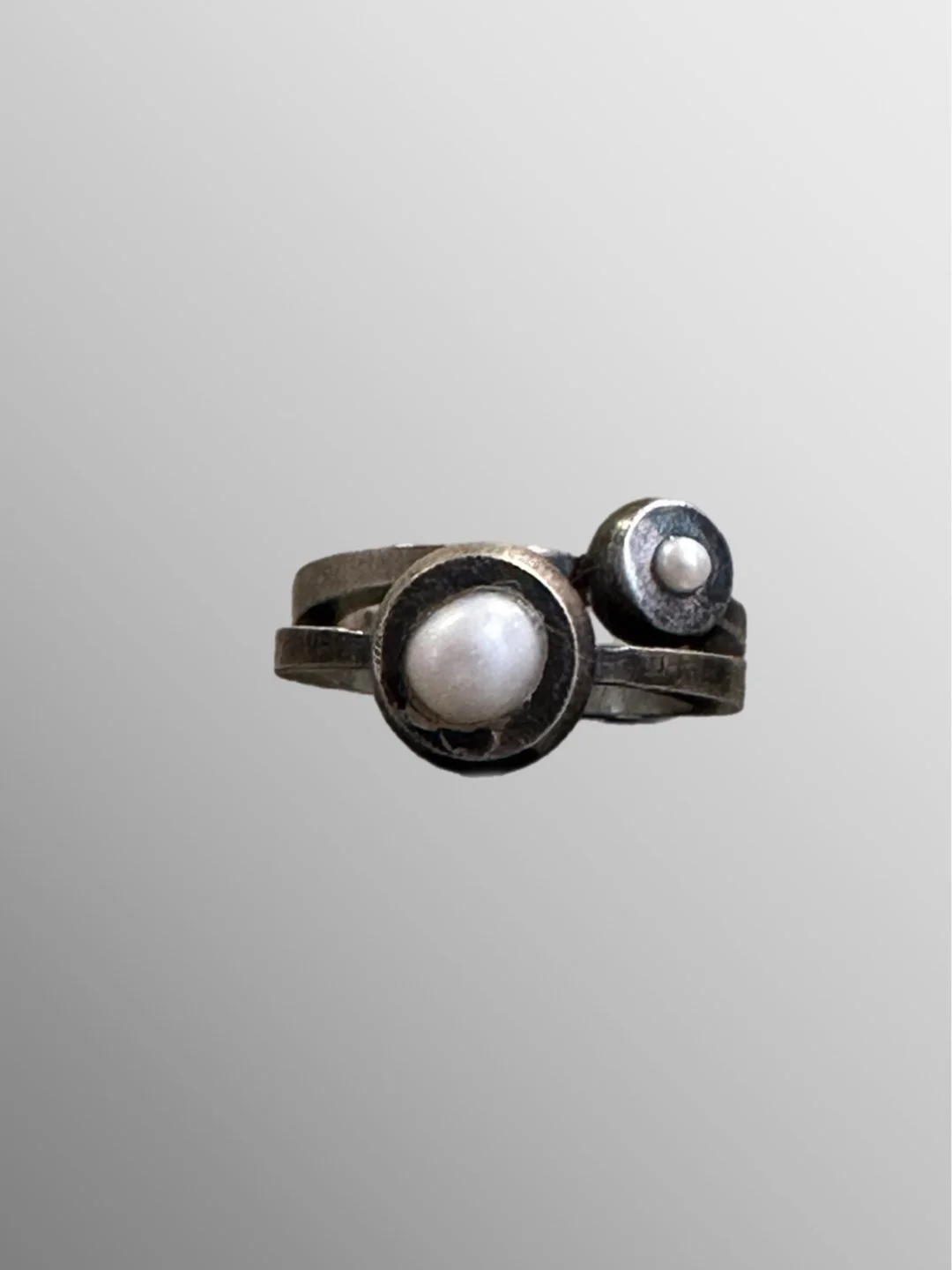 Contemporah Bulls rings in oxidized sterling silver with Japanese pearl — Crepundia Gioielli Bologna