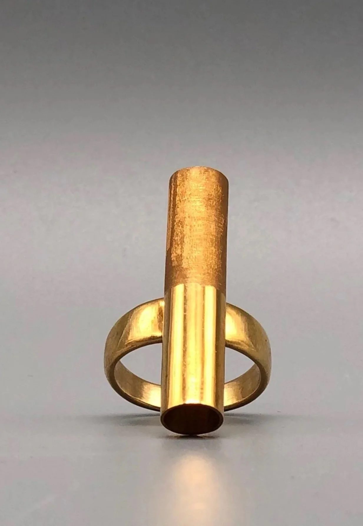 HoAsen Jewelry The Dual Sparkling Tube Ring in gilded sterling silver with partially satin finish — Crepundia Gioielli Bologna