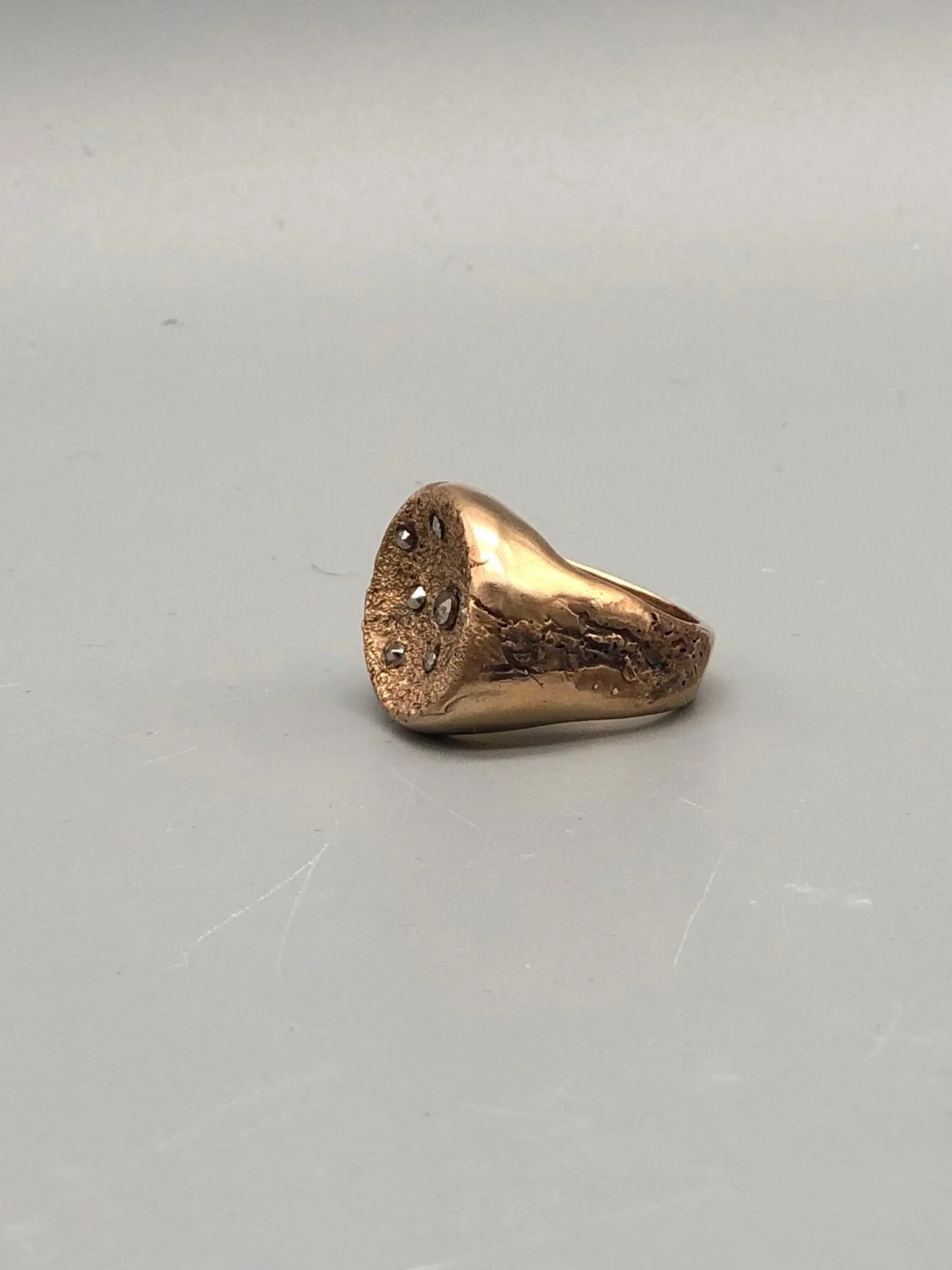 Padma Sahara ring for Crepundia Gioielli in rose bronze with marcasites. Sculptural contemporary handmade ring available at Crepundia Gioielli Bologna.