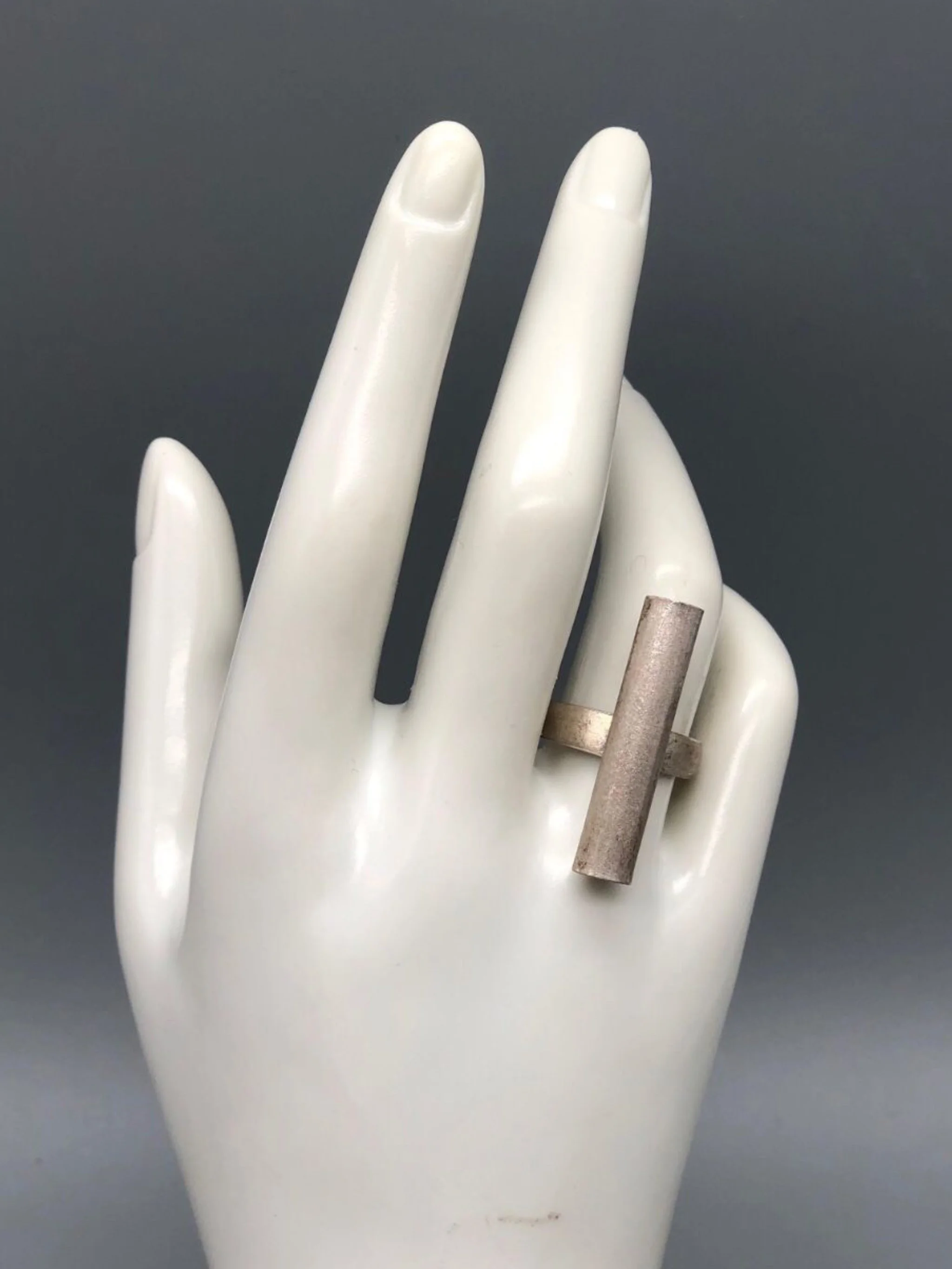 HoAsen Jewelry The Snow Tube Ring in satin-finished sterling silver — Crepundia Gioielli Bologna