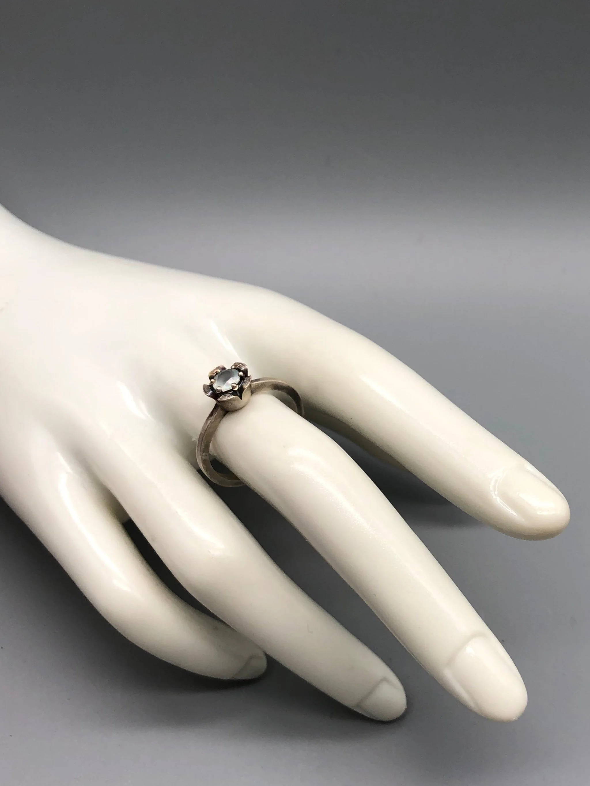 Contemporah Margarita rings in sterling silver with green quartz, ruby paste, onyx, moonstone and chalcedony — Crepundia Gioielli Bologna