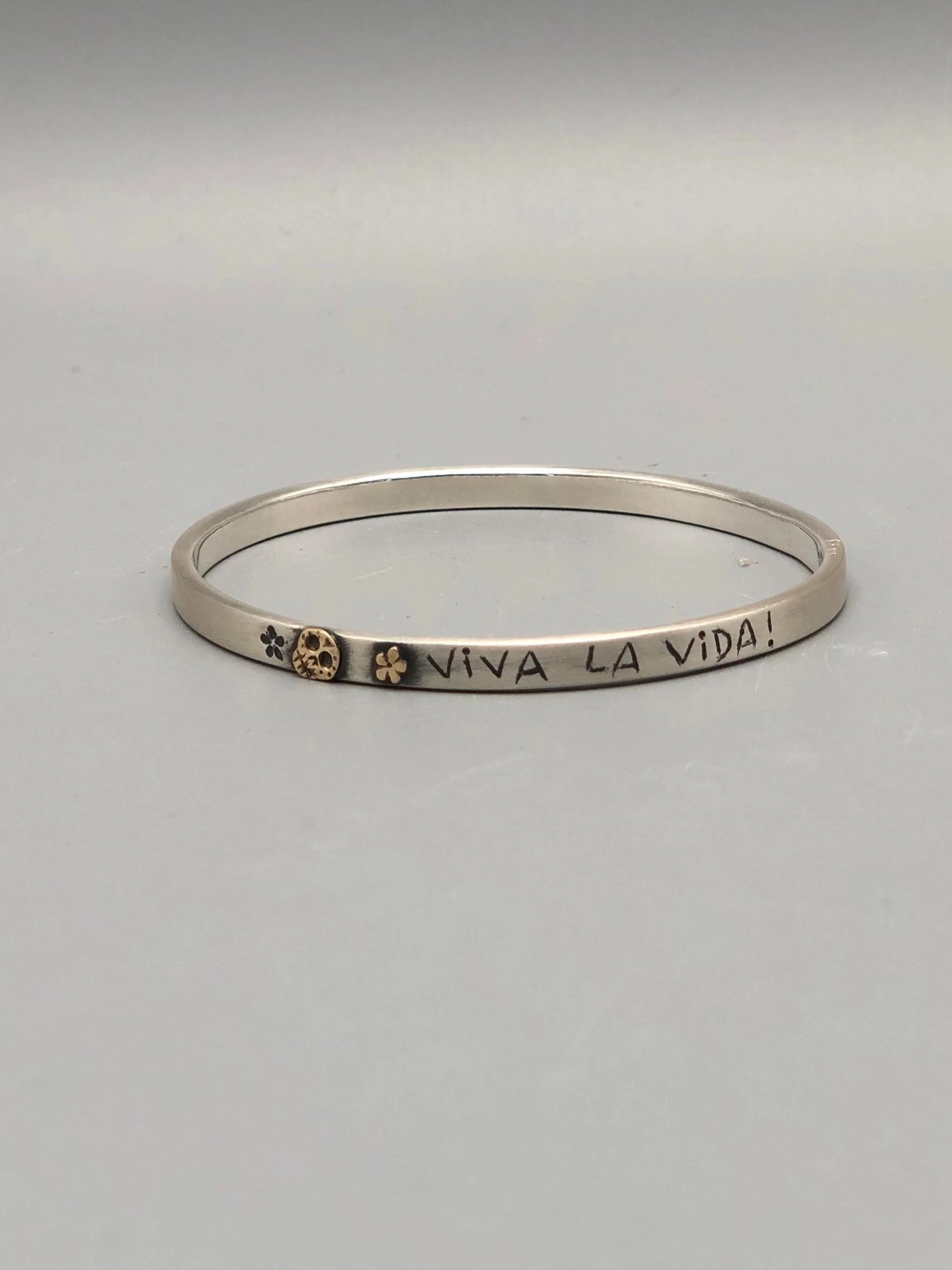 VIVA LA VIDA bracelet by Sonja Markhoff in sterling silver with 18 kt gold sugar skull detail and engraved message