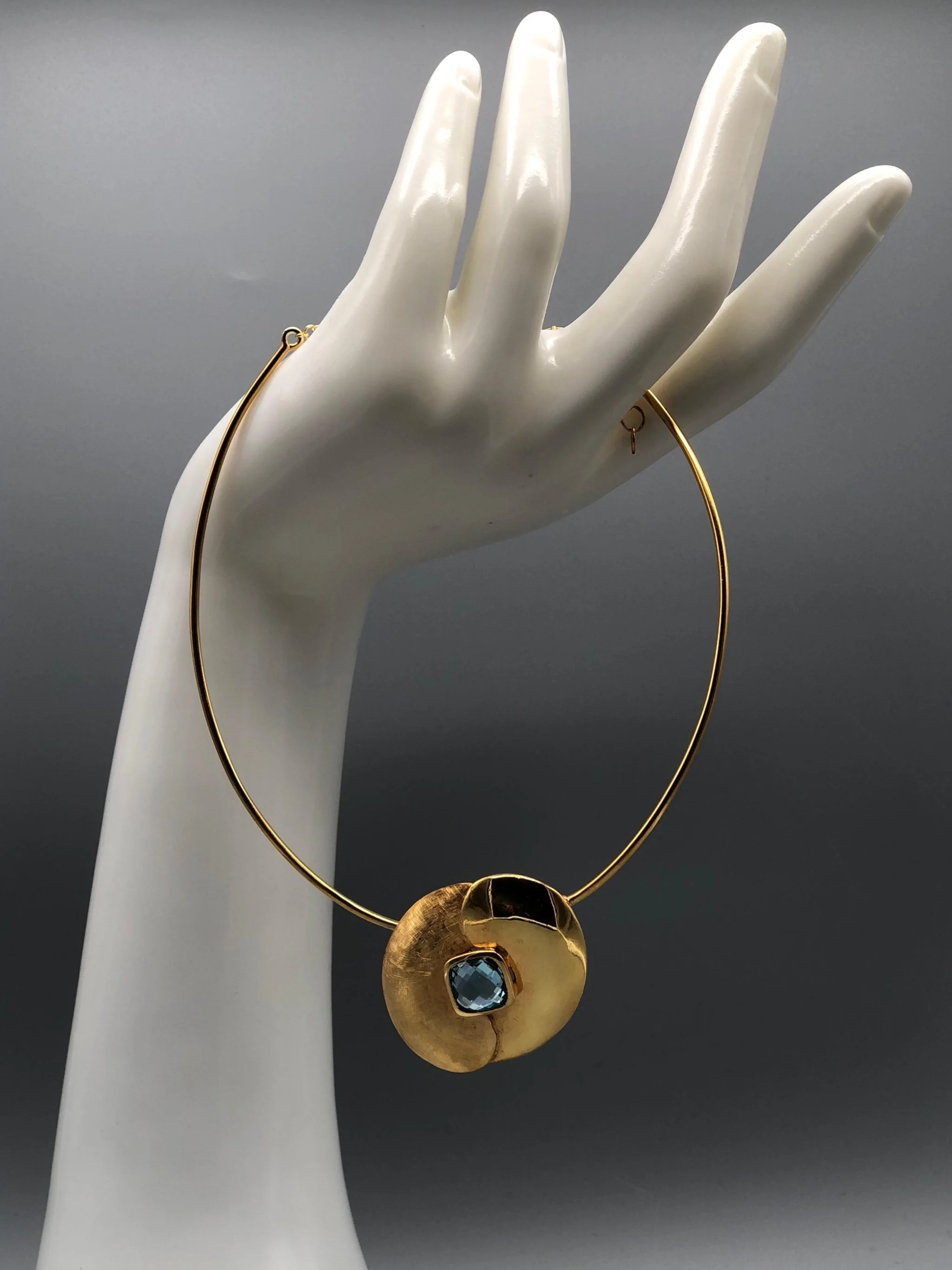 Incontri necklace in gilded sterling silver with blue topaz, HoAsen Jewelry, Crepundia Gioielli Bologna.