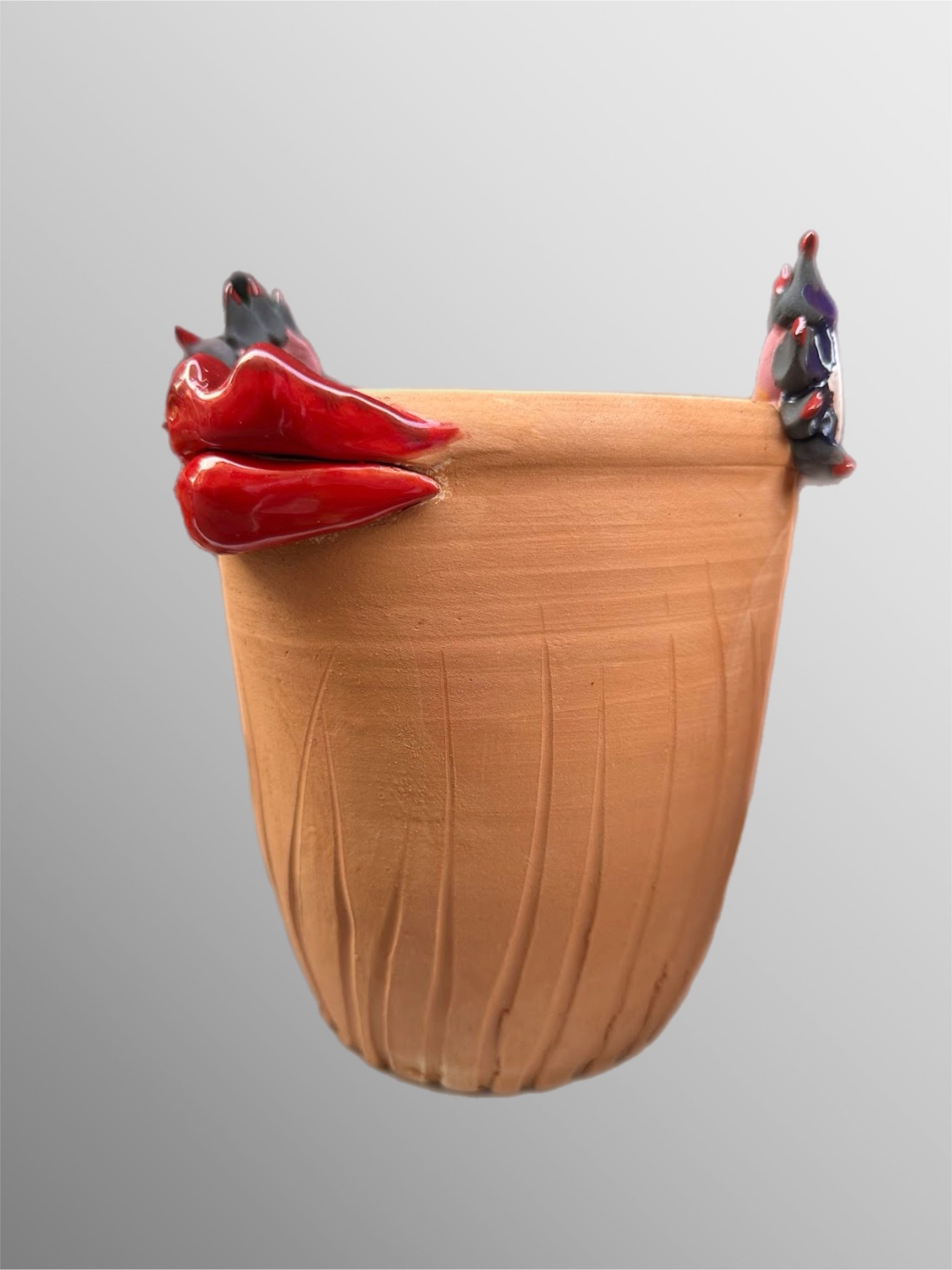 Vaso in terracotta smaltata con forma antropomorfa — Paolo Anselmo per Crepundia Gioielli Bologna
Glazed terracotta vessel with anthropomorphic form — Paolo Anselmo for Crepundia Gioielli Bologna