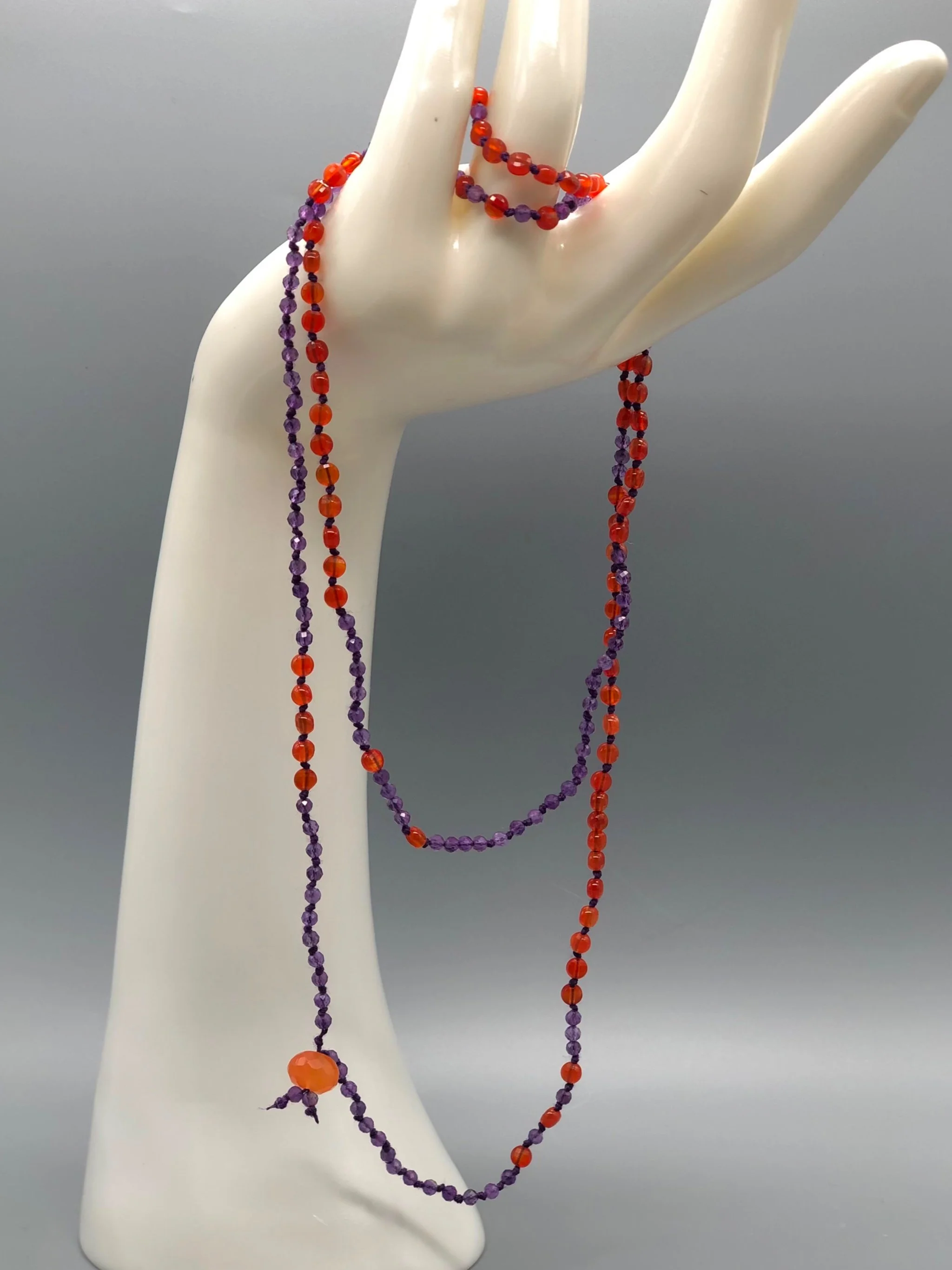 Chromatic amethyst and carnelian necklace with violet thread by Crepundia