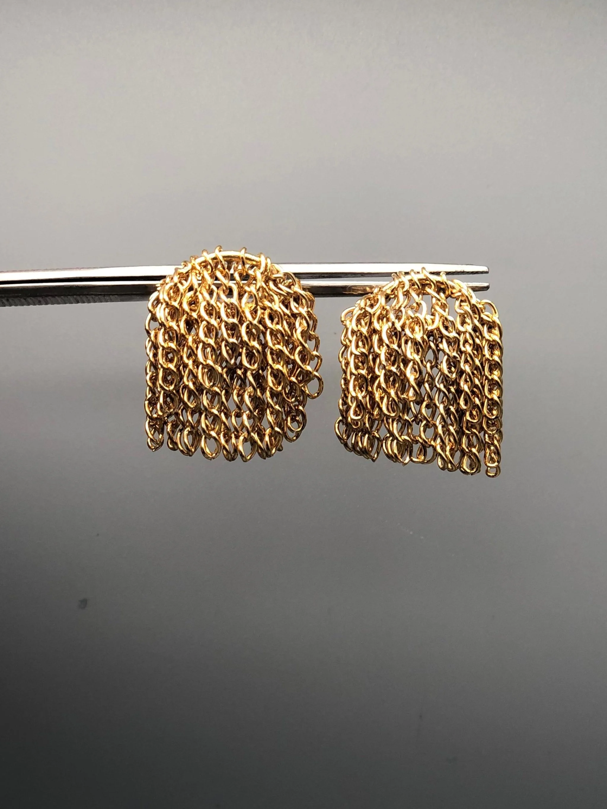 Penteados earrings by Cacu Lab for Crepundia Gioielli Bologna, cascading chain design in gold-plated brass with 18k yellow gold finish.