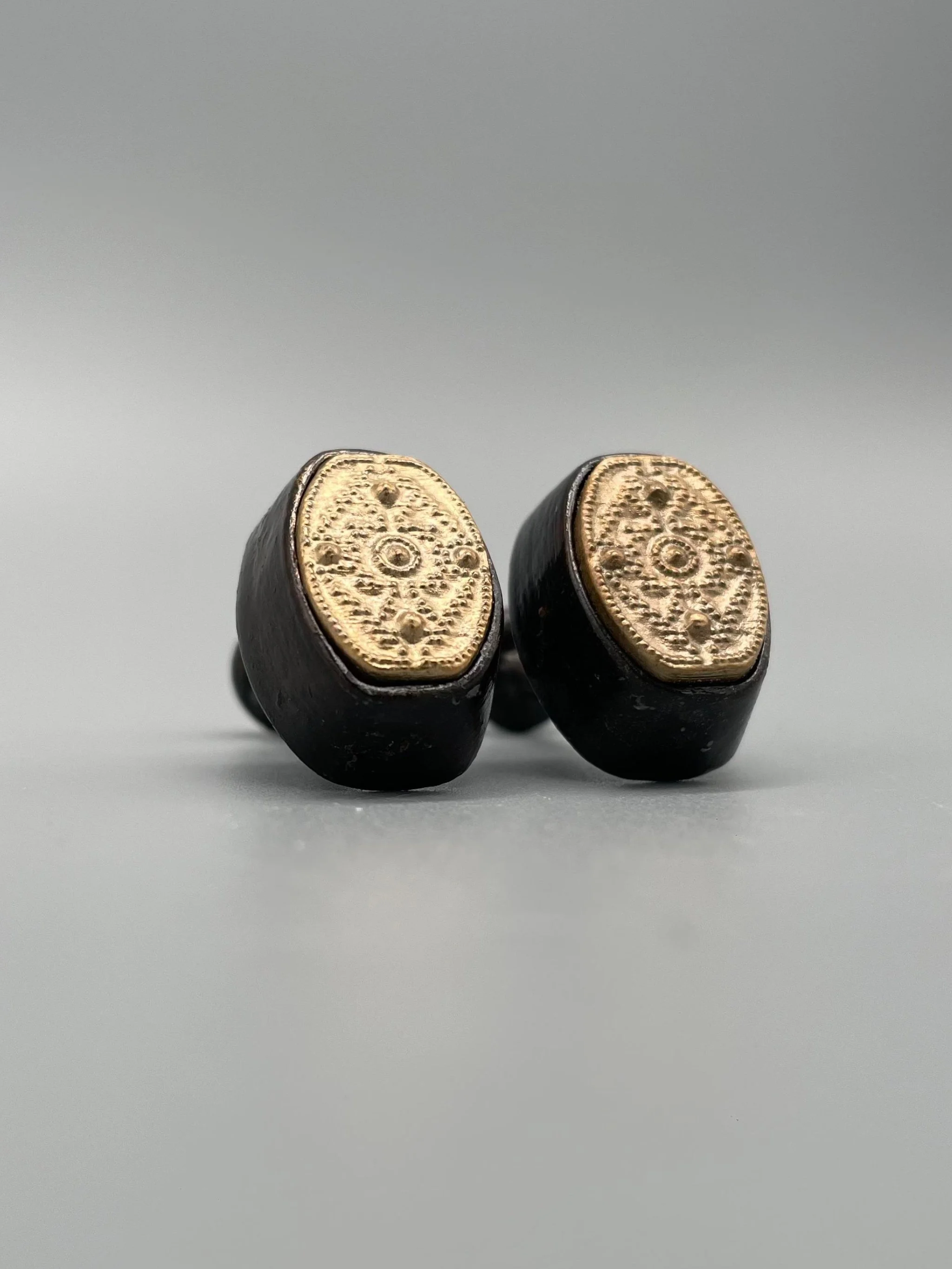 Cufflinks in 925 oxidized silver with interchangeable stone, Codiceds for Crepundia Gioielli Bologna