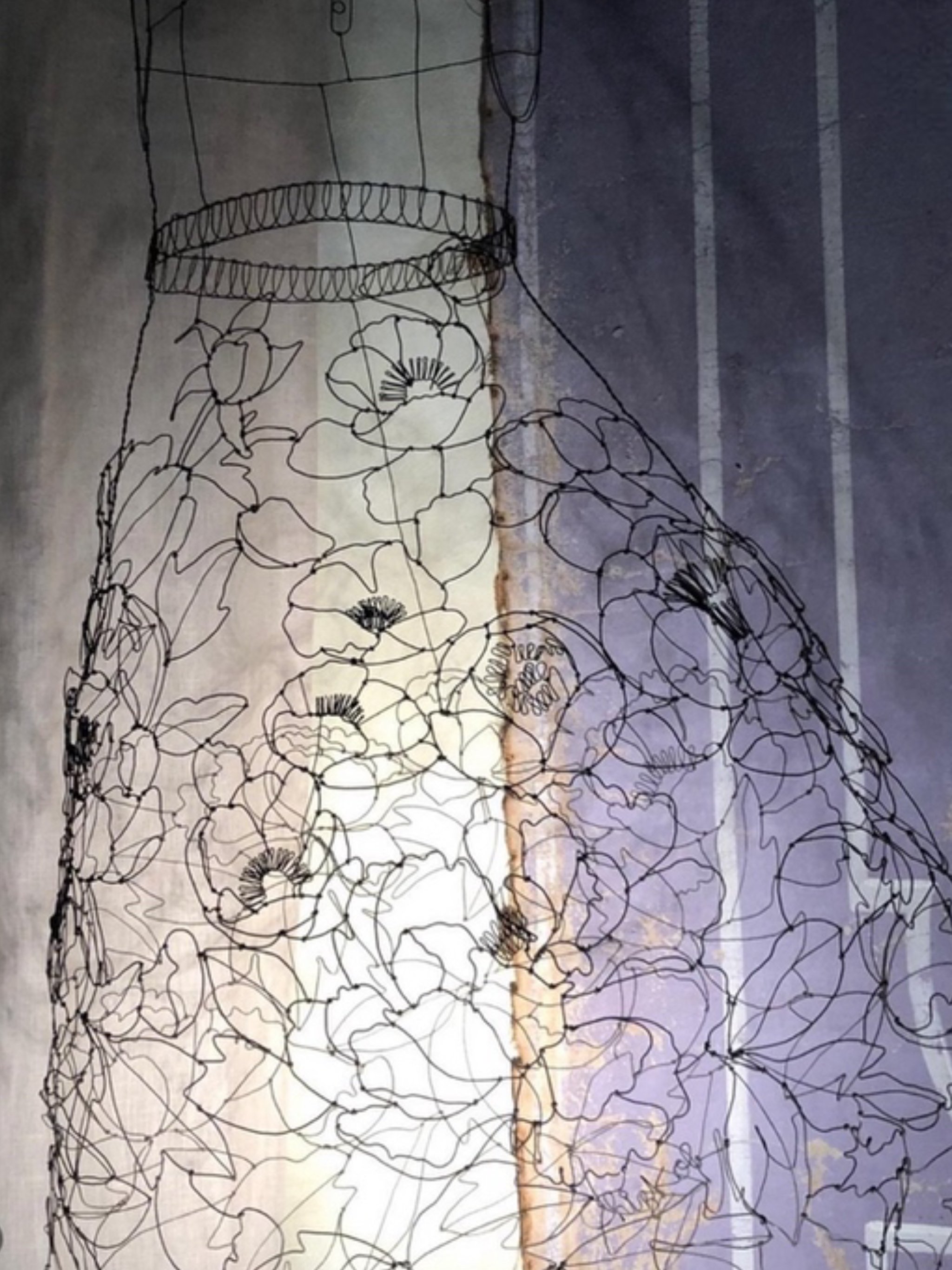 Scultura di Chizu Kobayashi. Allestimento in Crepundia Gioielli in occasione di Arte Fiera. Bologna