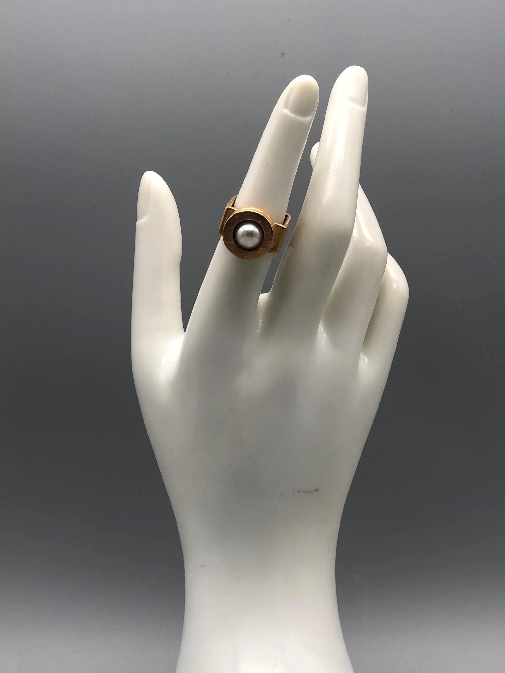 EL Gioielli Hole ring worn on hand bronze freshwater pearl Crepundia Bologna