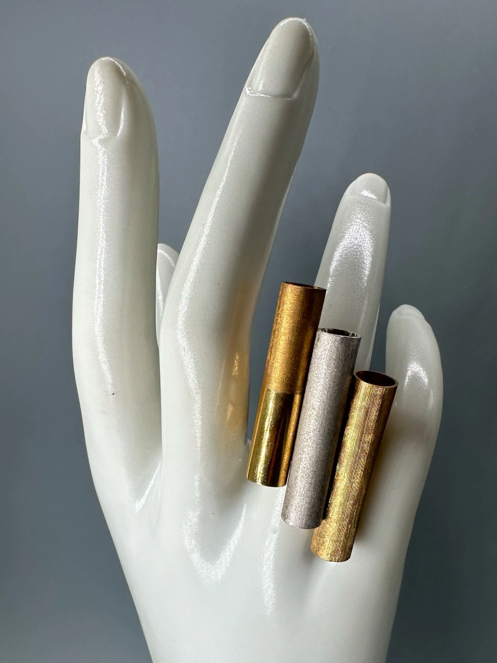 HoAsen Jewelry The Dual Sparkling Tube Ring in gilded sterling silver with partially satin finish — Crepundia Gioielli Bologna