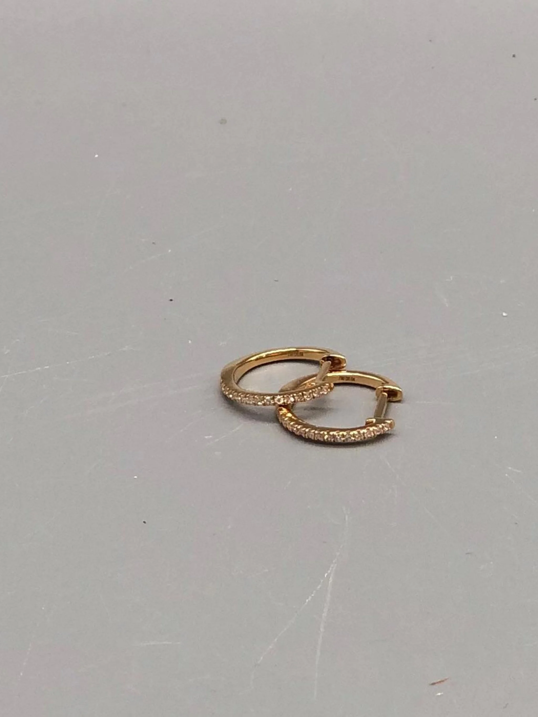 Orecchini Tiny Hoops Crepundia in oro giallo e diamanti