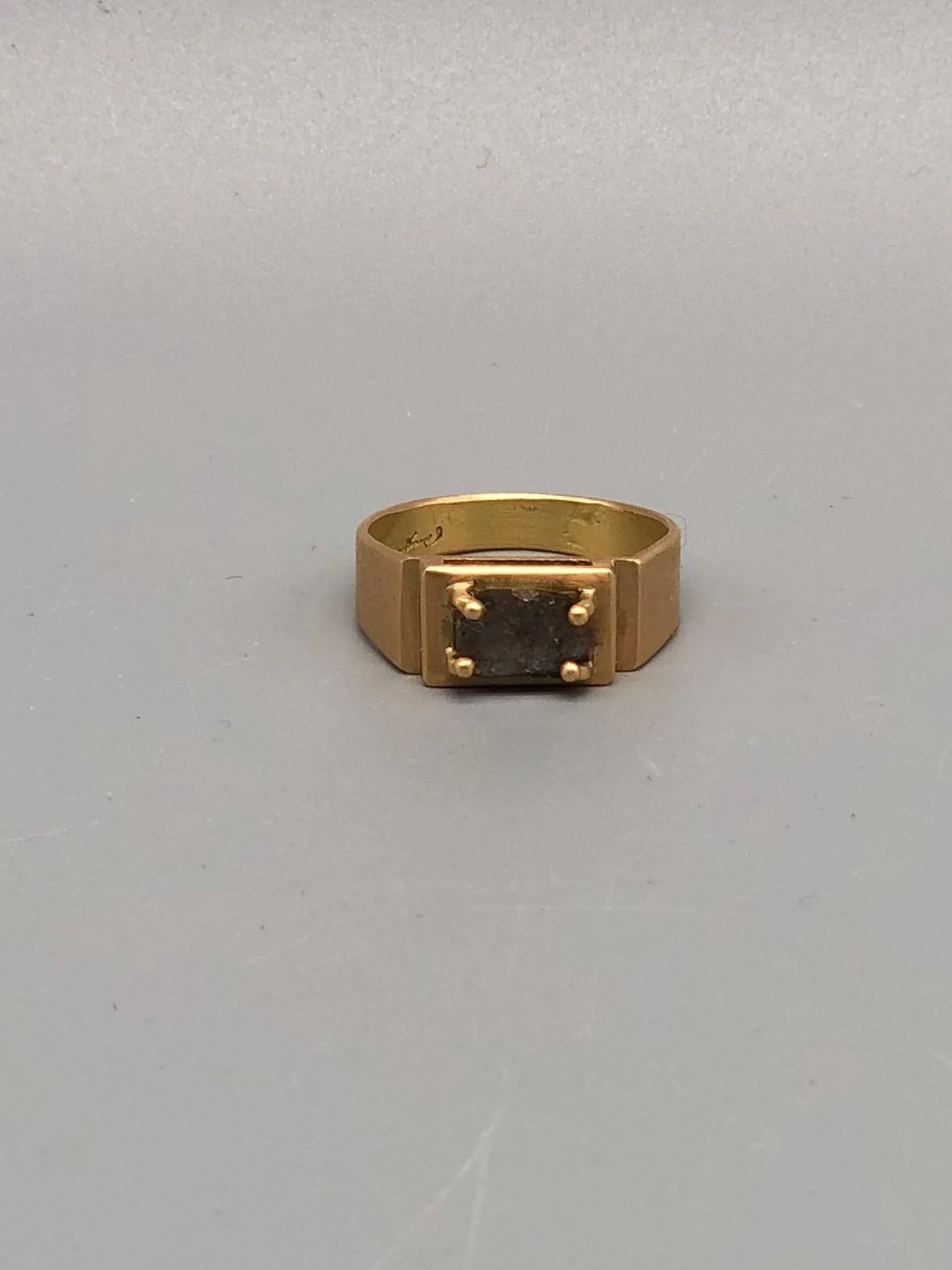 Mon Amour grey diamond ring in 18k gold by Marco Mangàni – Crepundia Gioielli Bologna / Anello Mon Amour con diamante grigio in oro 18 carati di Marco Mangàni – Crepundia Gioielli Bologna