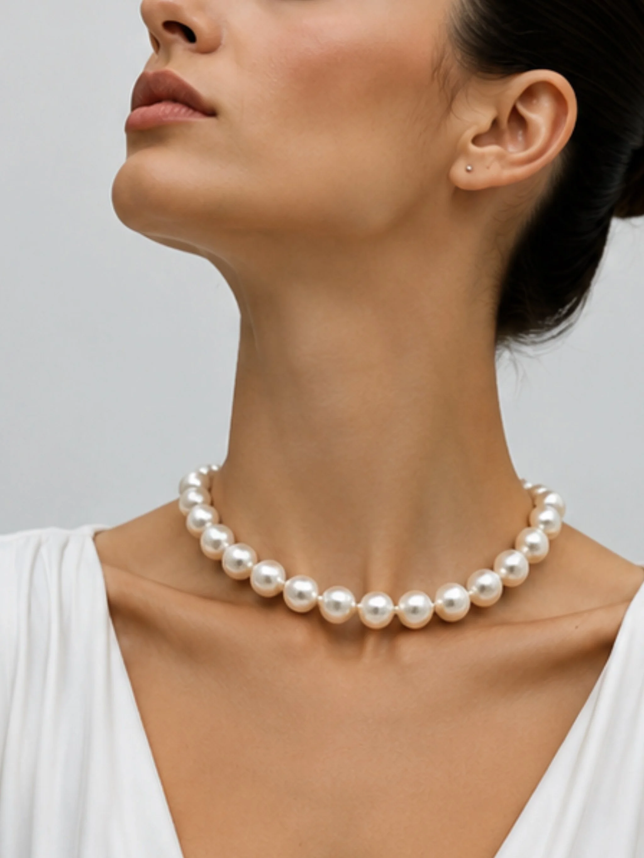 Grace pearl necklace with 925 silver clasp, contemporary design, Crepundia Gioielli — Crepundia Bologna