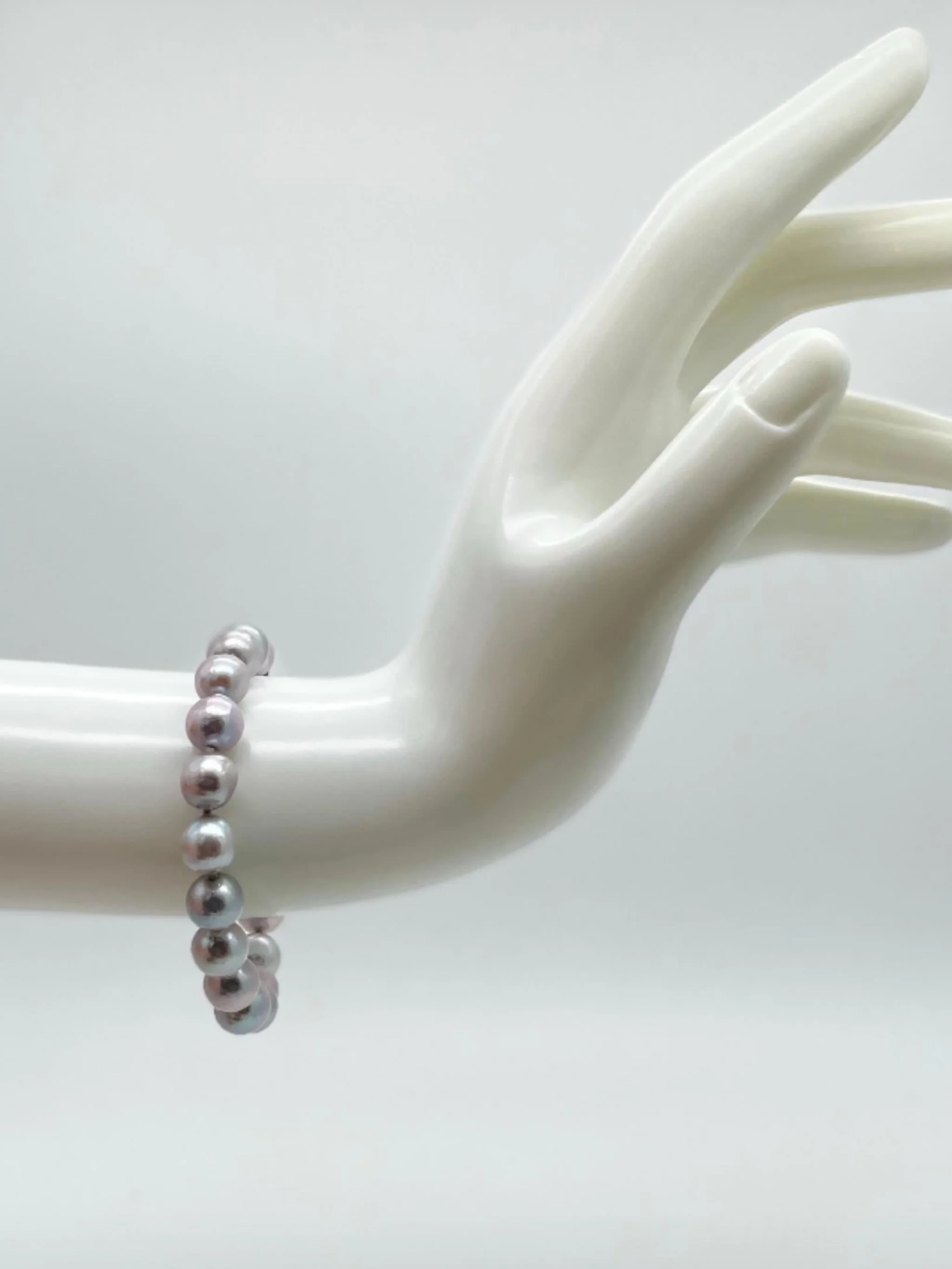 white pearl bracelet with burnished silver clasp Crepundia Gioielli — Crepundia Bologna