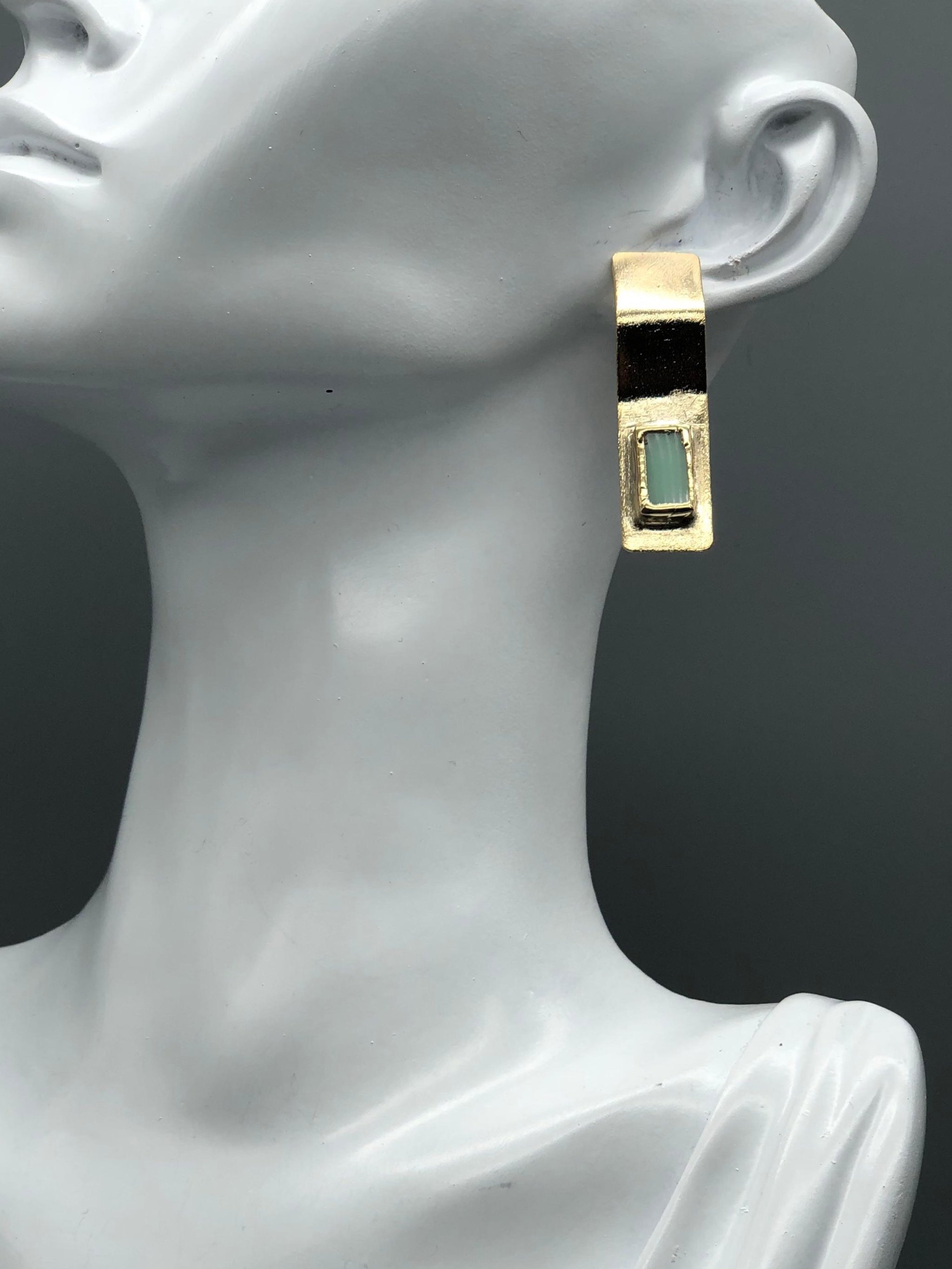 Anni Luce earrings in gilded brass with pastel green Murano glass insert, rectangular vertical design — Crepundia Gioielli Bologna