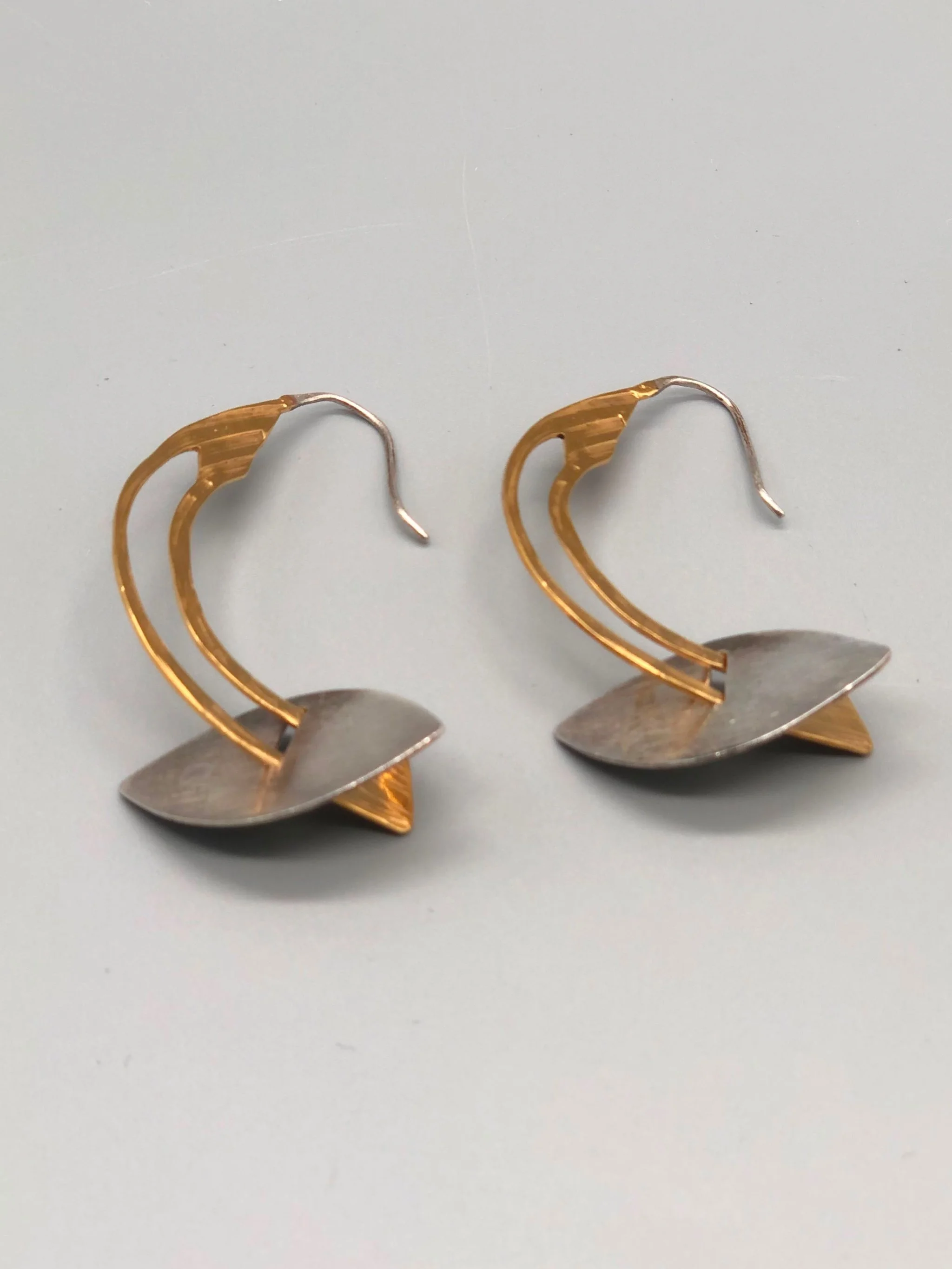 Orecchini Media Luna di Gabriel Reinoso. Gabriel Reinoso Media Luna earrings.
