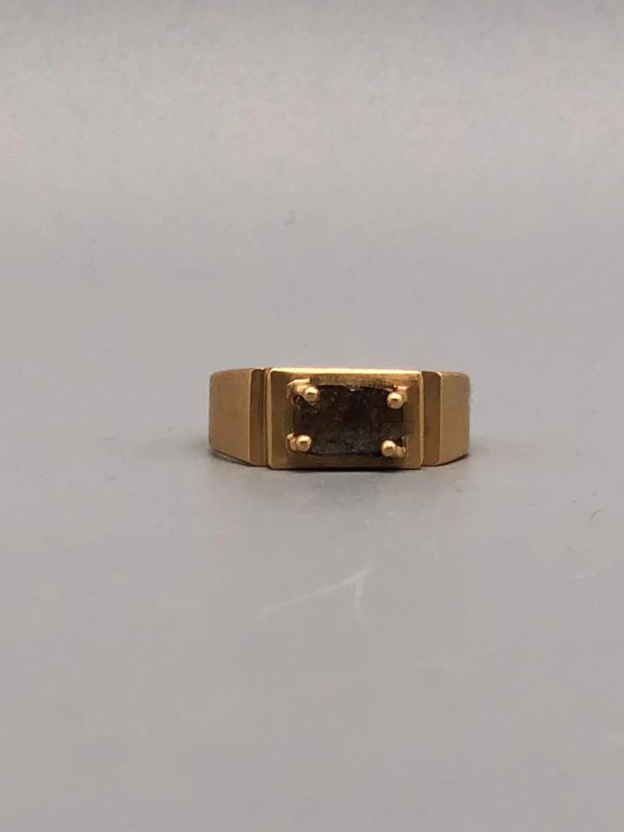 Mon Amour grey diamond ring in 18k gold by Marco Mangàni – Crepundia Gioielli Bologna / Anello Mon Amour con diamante grigio in oro 18 carati di Marco Mangàni – Crepundia Gioielli Bologna