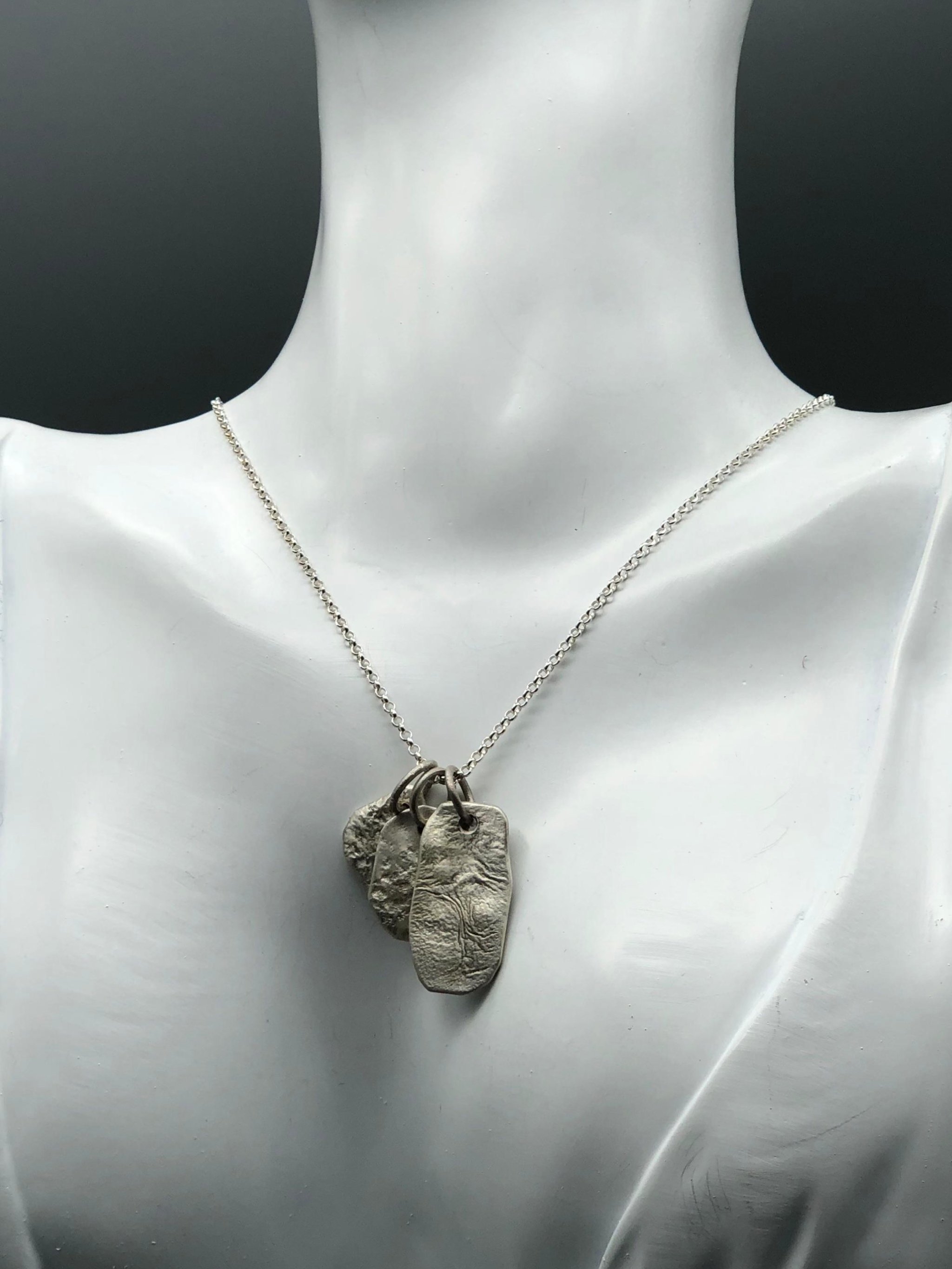 Essentia Fragment pendants in hammered sterling silver — Crepundia Gioielli — Crepundia Bologna