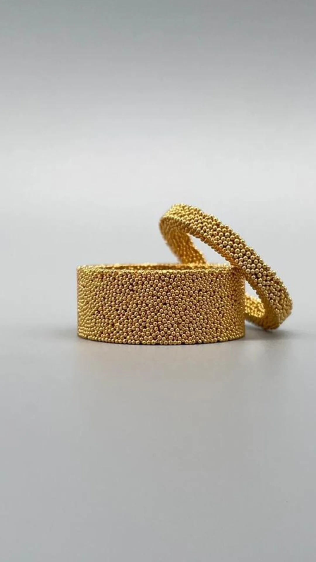 Gold-plated sintered bronze ring by Francesca Valpiani — Crepundia Gioielli Bologna Anello in bronzo sinterizzato placcato oro di Francesca Valpiani — Crepundia Gioielli Bologna