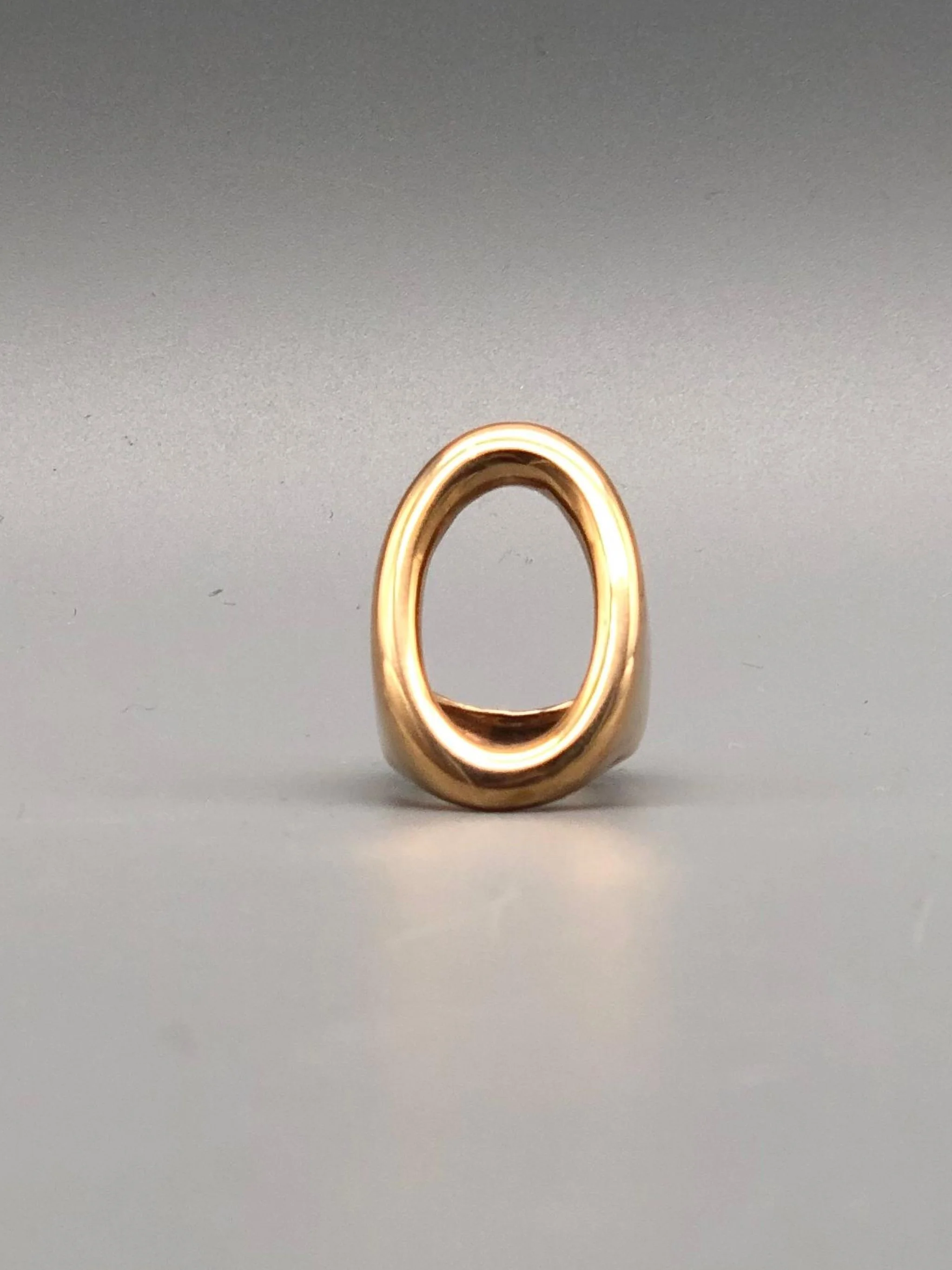 Padma Ovale ring in rose bronze, Crepundia Gioielli Bologna. / Anello Padma Ovale in bronzo rosa, Crepundia Gioielli Bologna.