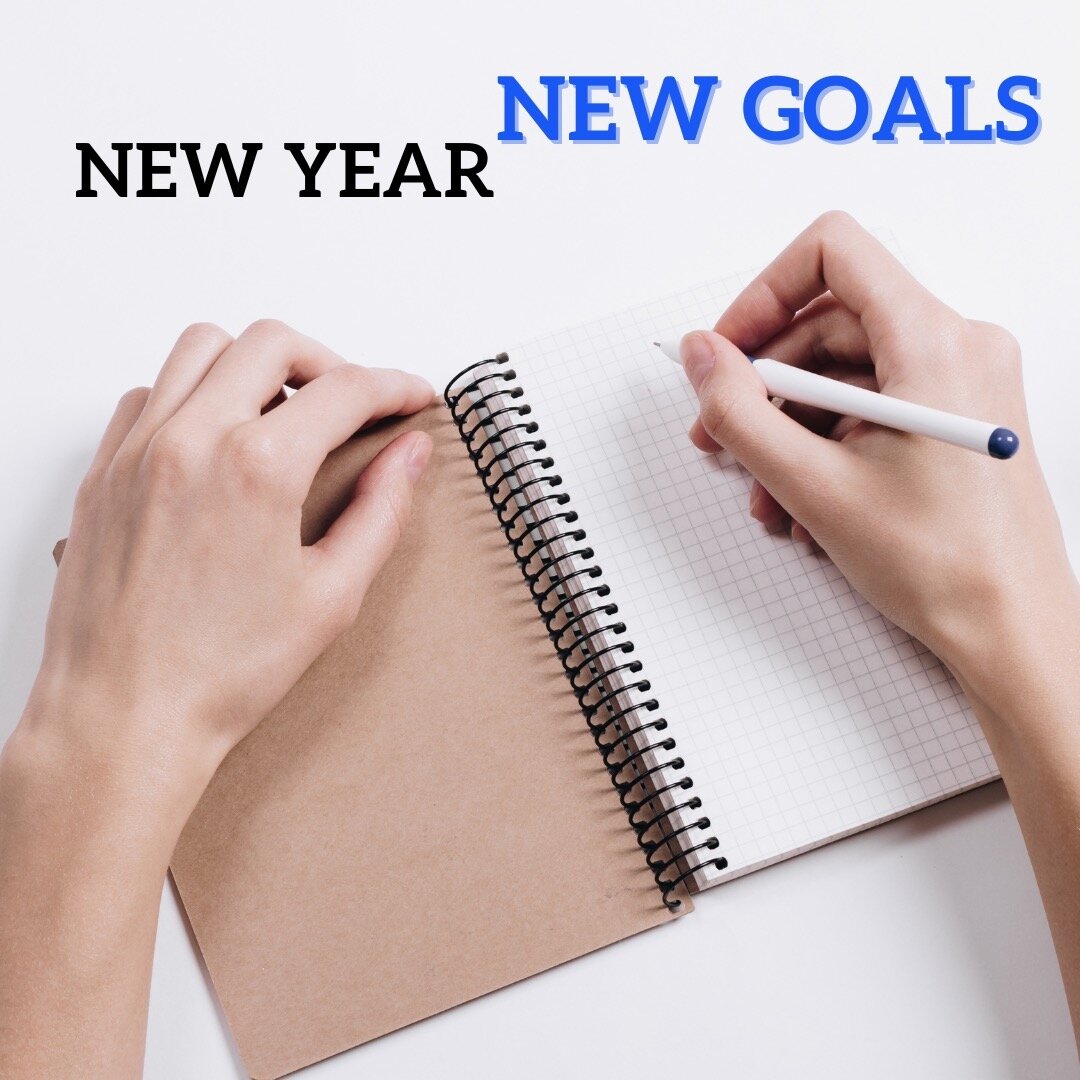 New Year, New Goals! I'm a big GOAL SETTER. SWIPE to see some helps tips on goal setting. #goalsettingtips #goals #confidencecoach #yougothis