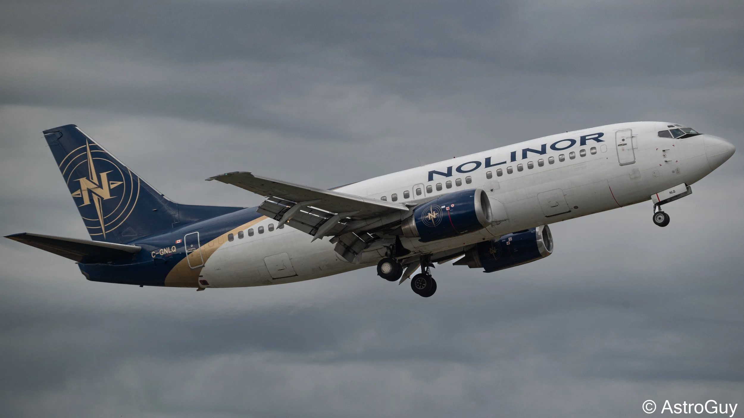 aero gatineau 2025 nolinor 737-2.jpg