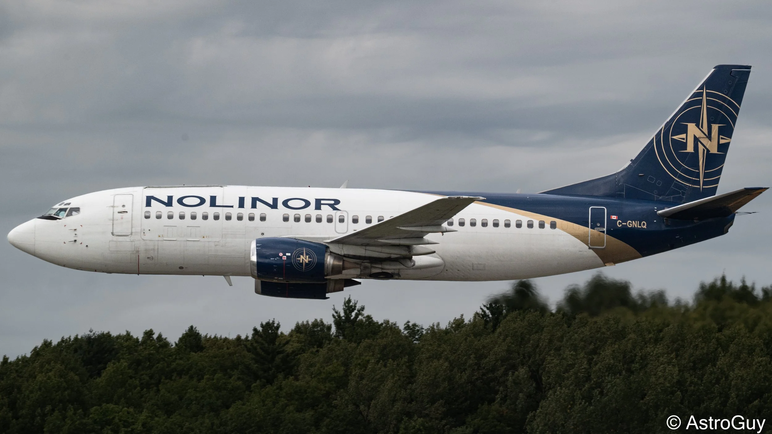 aero gatineau 2025 nolinor 737-3.jpg