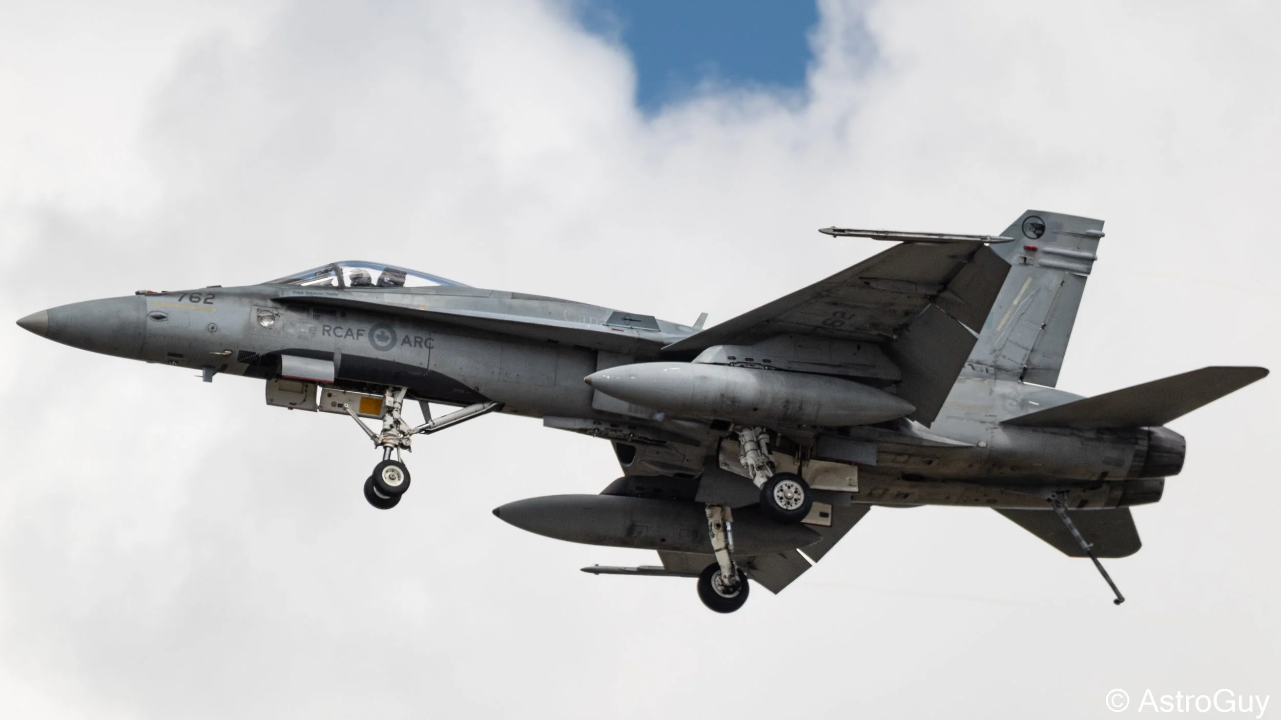 airshow london 2025 cf18 hornet tactical demo-7.jpg