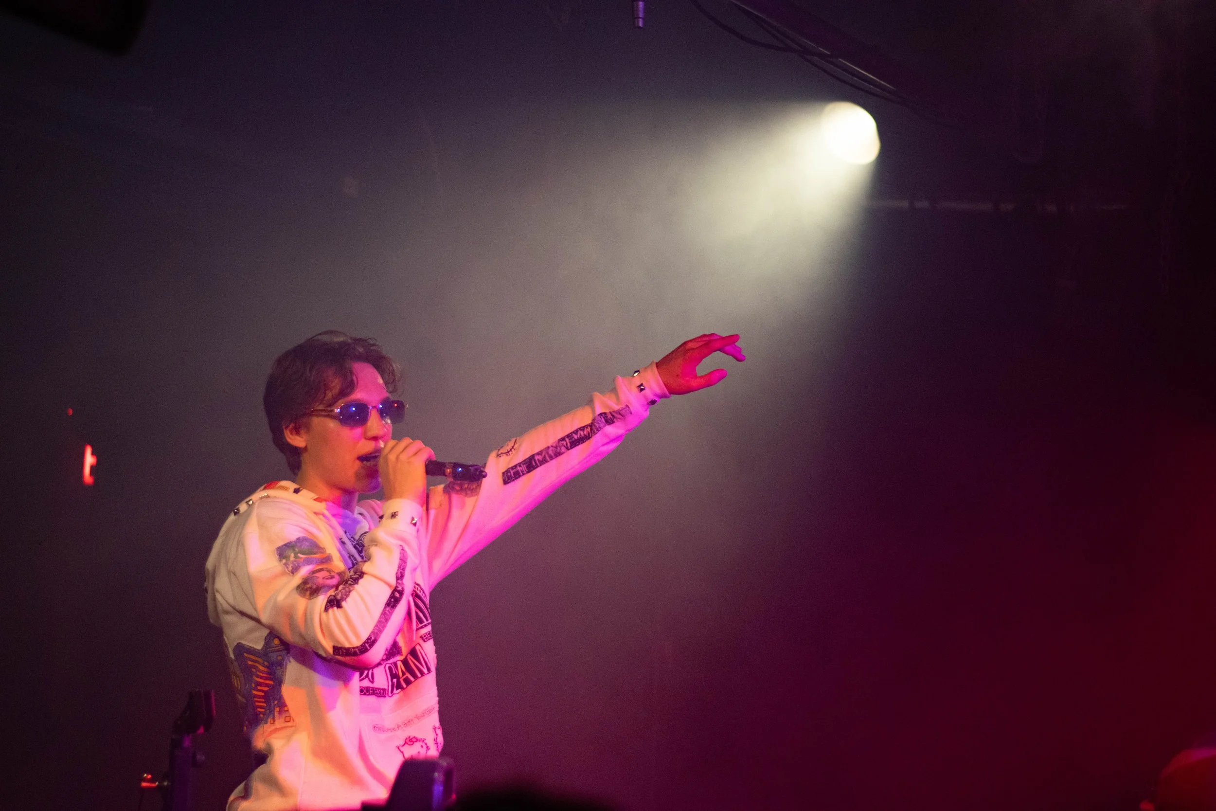 8ond above crowd smoke spotlight beam 1_.jpg