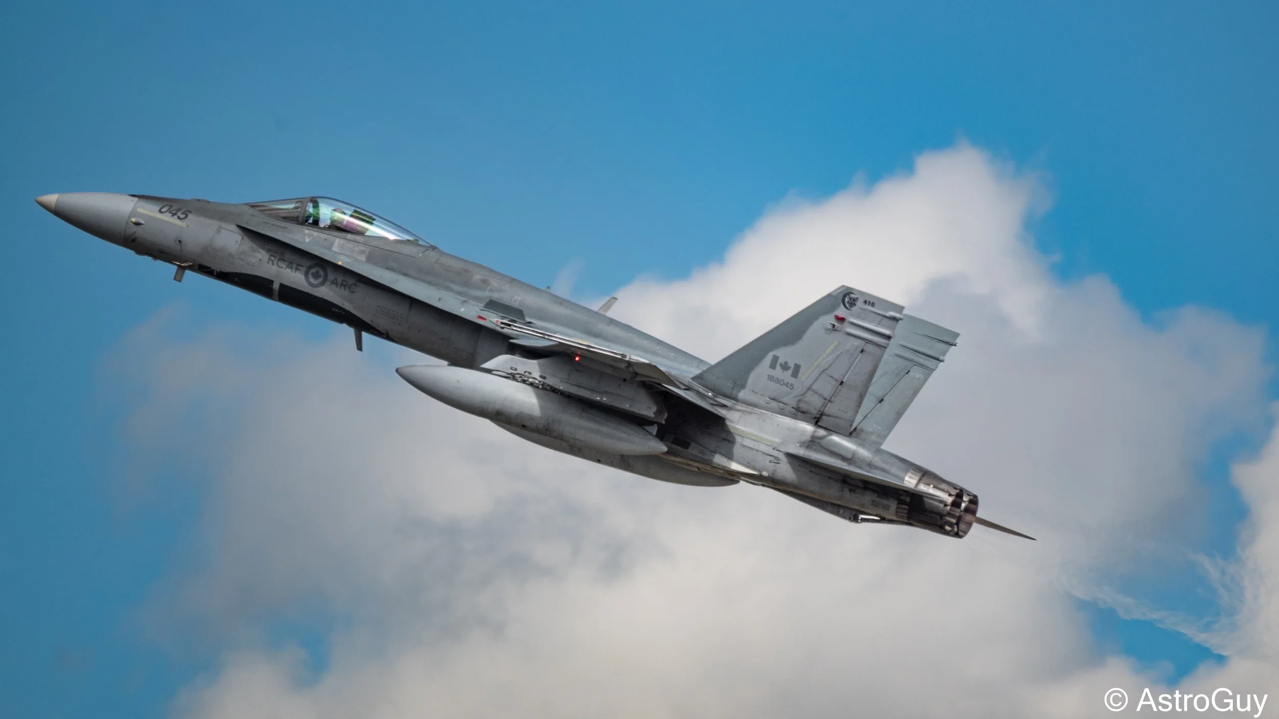 airshow london 2025 cf18 hornet tactical demo-5.jpg