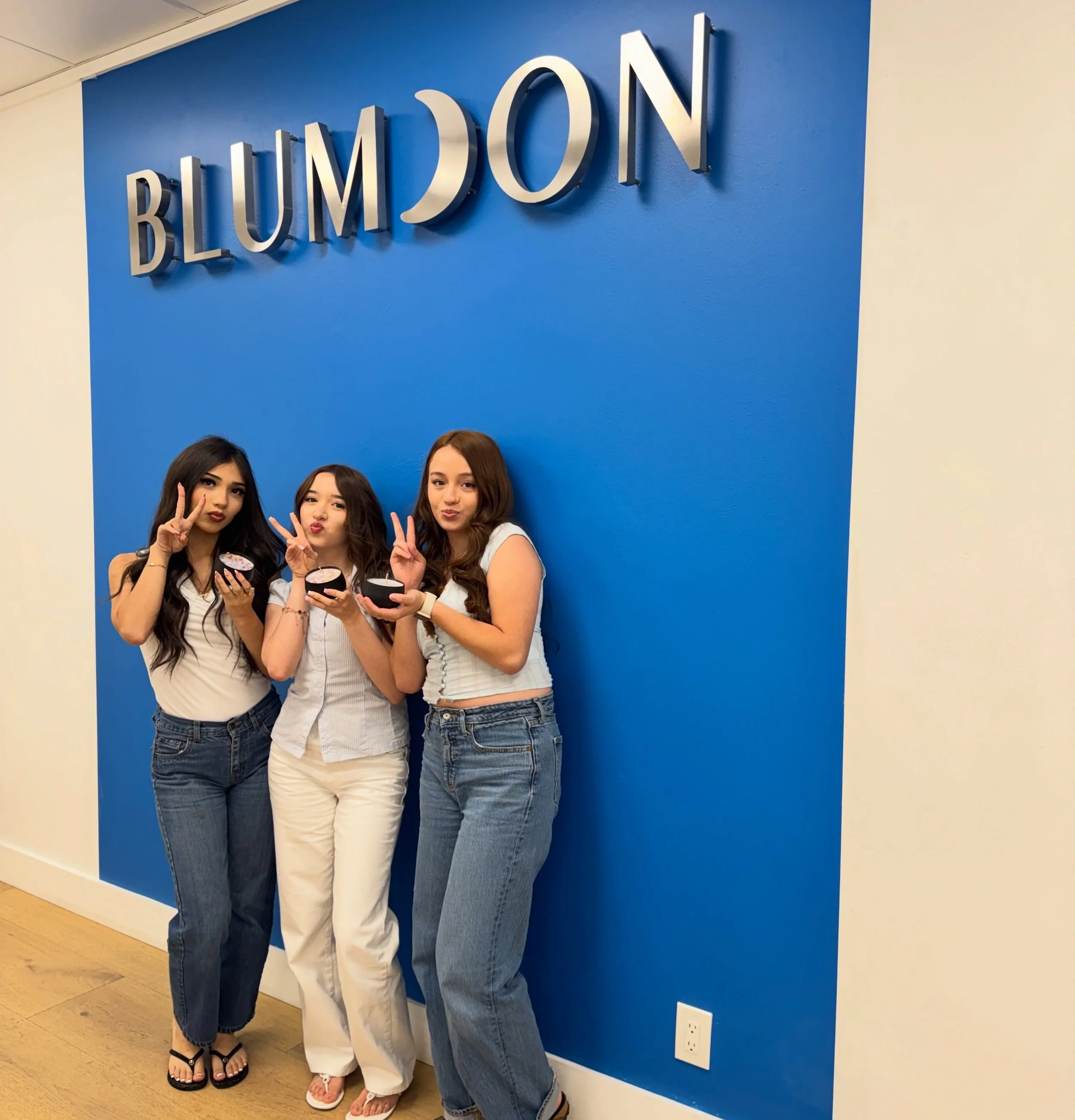 &iexcl;𝐕𝐄𝐋𝐀𝐒, 𝐂𝐇𝐈𝐒𝐌𝐄 𝐘 𝐀𝐌𝐈𝐆𝐀𝐒!

Make your own candles + scent, spill the tea, and create memories with your favorite people.

𝐓𝐎𝐃𝐎 𝐄𝐍 𝐄𝐒𝐏𝐀&Ntilde;𝐎𝐋!

𝐌𝐈𝐄́𝐑𝐂𝐎𝐋𝐄𝐒 𝐄𝐍 𝐄𝐒𝐏𝐀𝐍̃𝐎𝐋!

Your next girls&rsquo; day