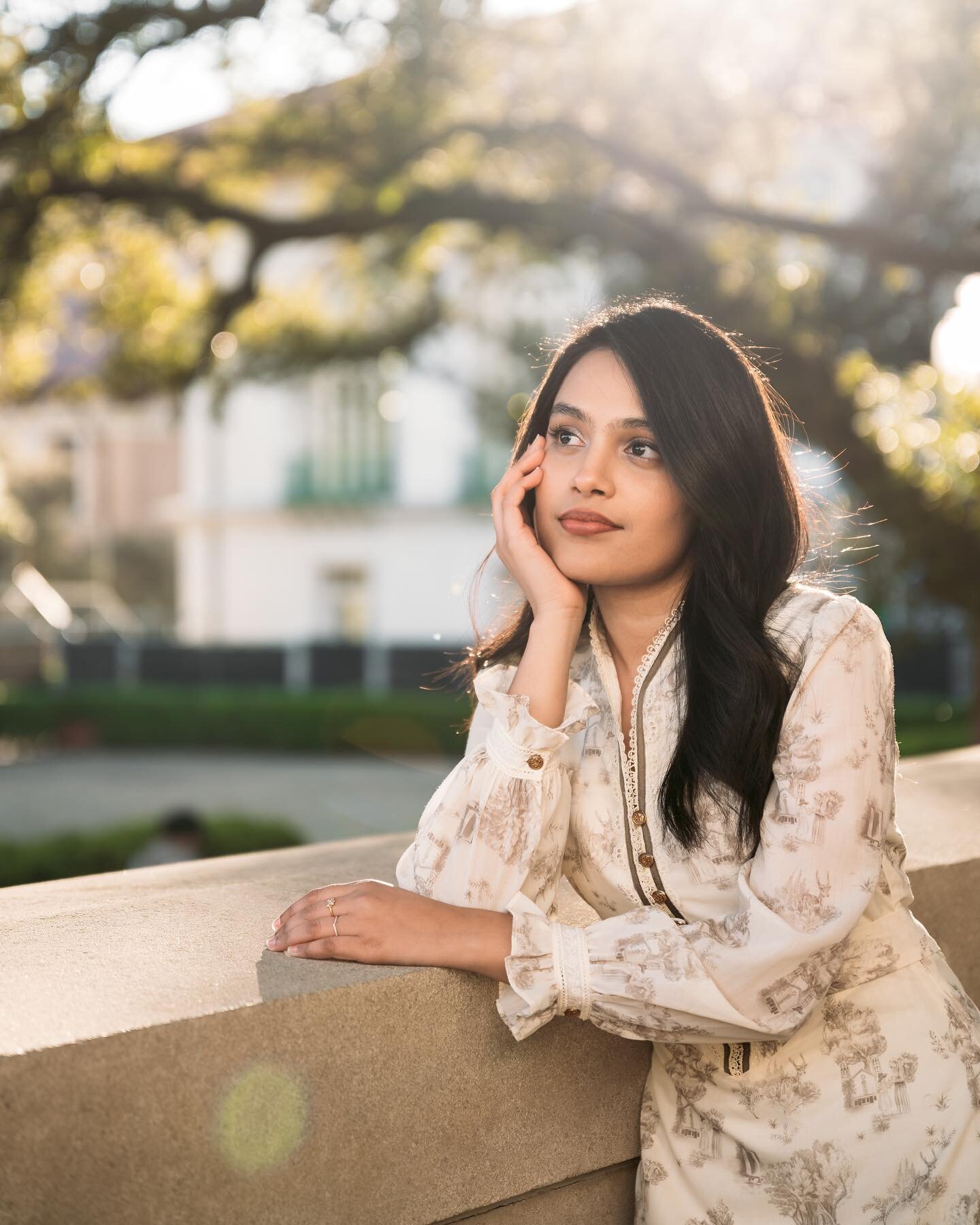 I would post every photo from @biblionomad&rsquo;s session if I could but the carousel only fits 10. Beautiful human, inside and out 💕

#austinphotographer #atxphotographer #utaustin #utseniorphotographer #gradphotos #seniorphotos #hookem #classof20