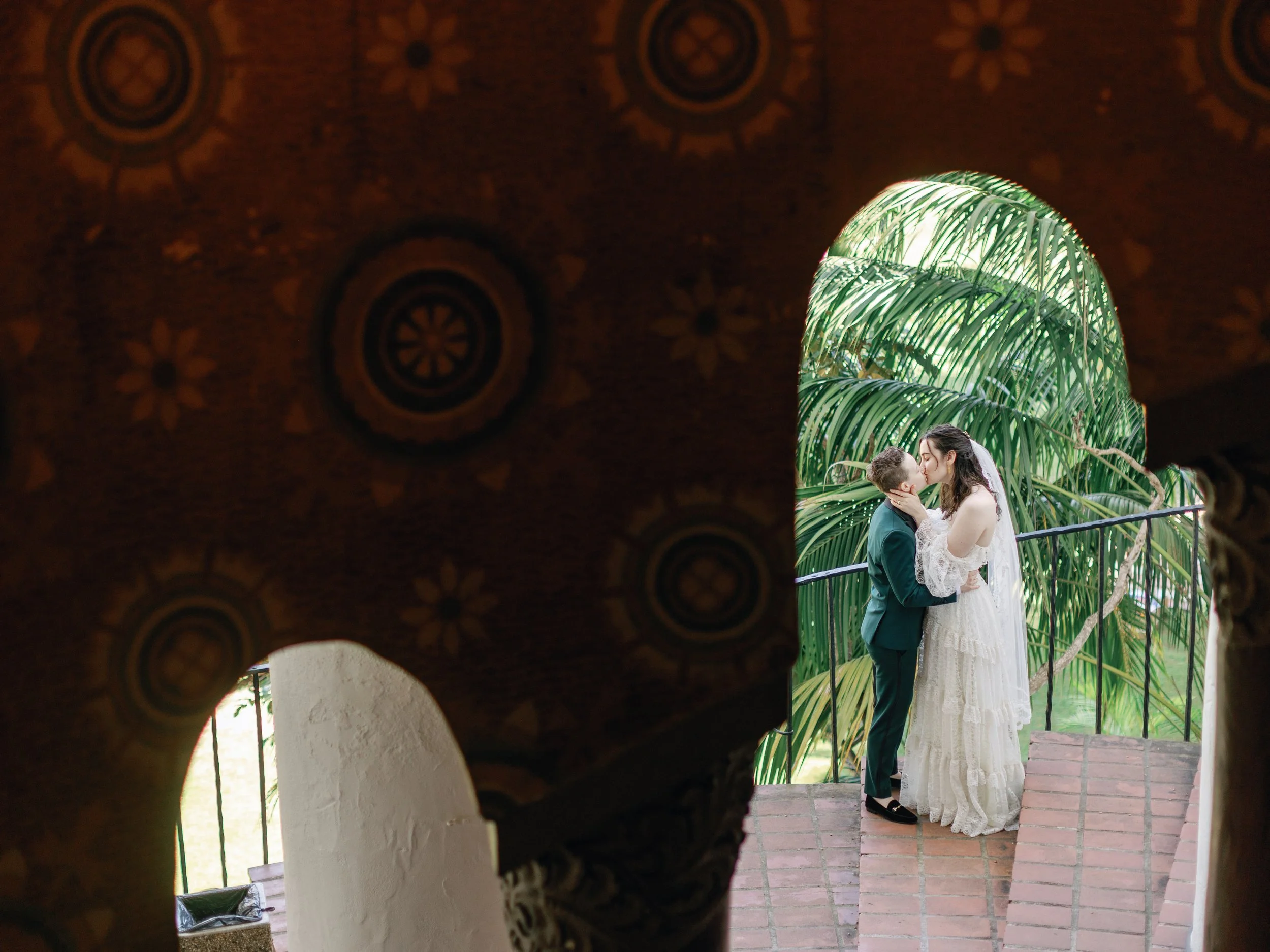 Samantha and Wendy at the Santa Barbara Courthouse