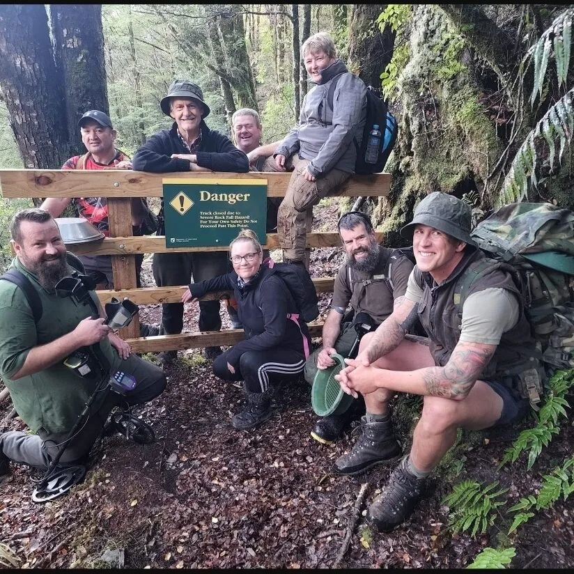 Life after service can create a longing for the adventure and comradeship we experienced during our time in uniform.

Pieter Albertyn and I were invited out with @pilgrimbanditsnz to try our hands at gold panning at the former Waiuta gold mine south 