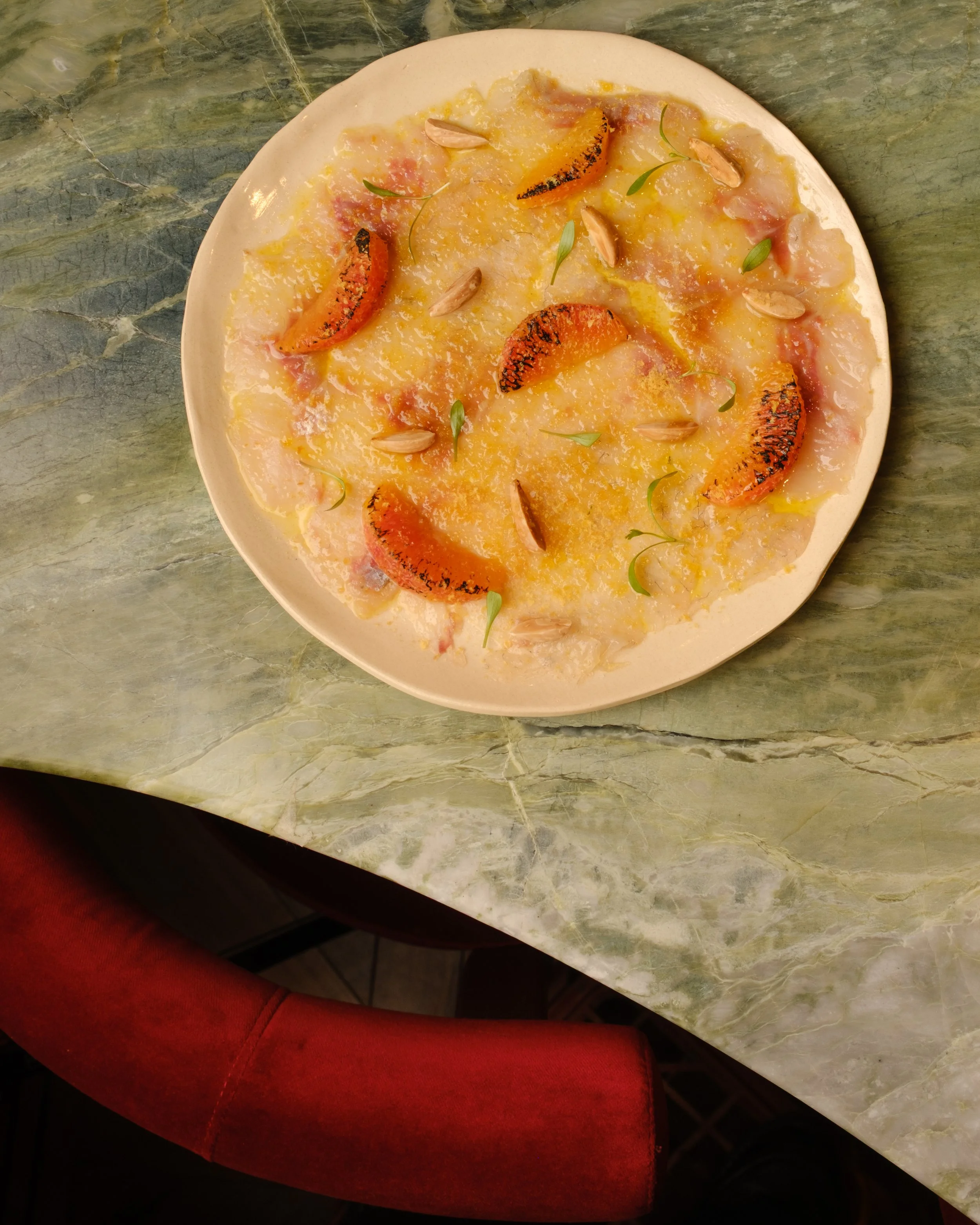 Mezzes - Crudo de daurade et plats à partager Kubaba Paris 1er à deux pas de la place du marché Saint-Honoré