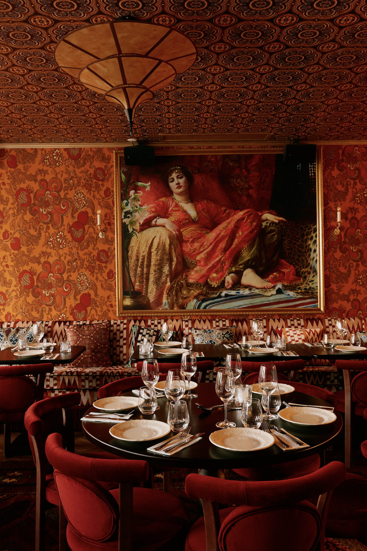 Restaurant Kubaba Paris 1er à côté de la place du marché Saint-Honoré et de Opéra Garnier ouvert tous les jours et disponible pour privatisation et évènement 