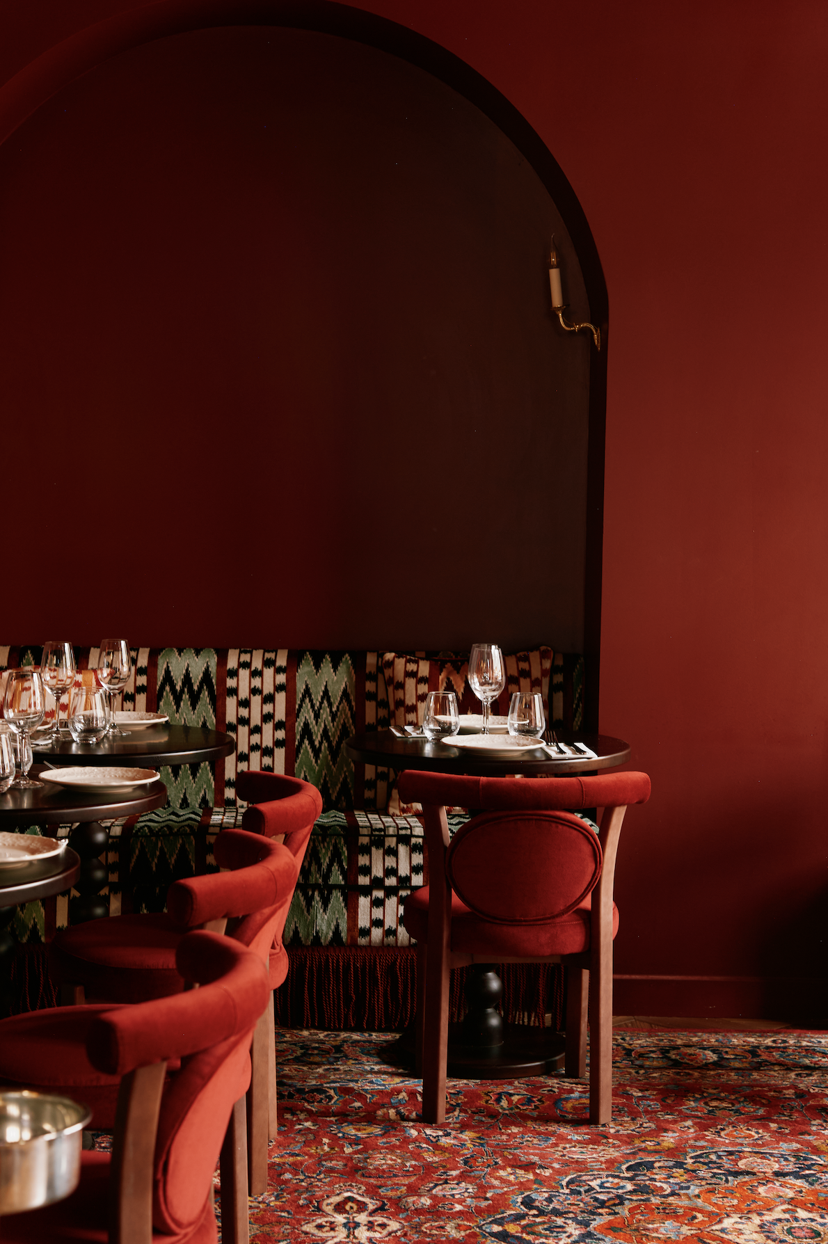 Restaurant Kubaba Paris 1er à côté de la place du marché Saint-Honoré et de Opéra Garnier ouvert tous les jours et disponible pour privatisation et évènement 