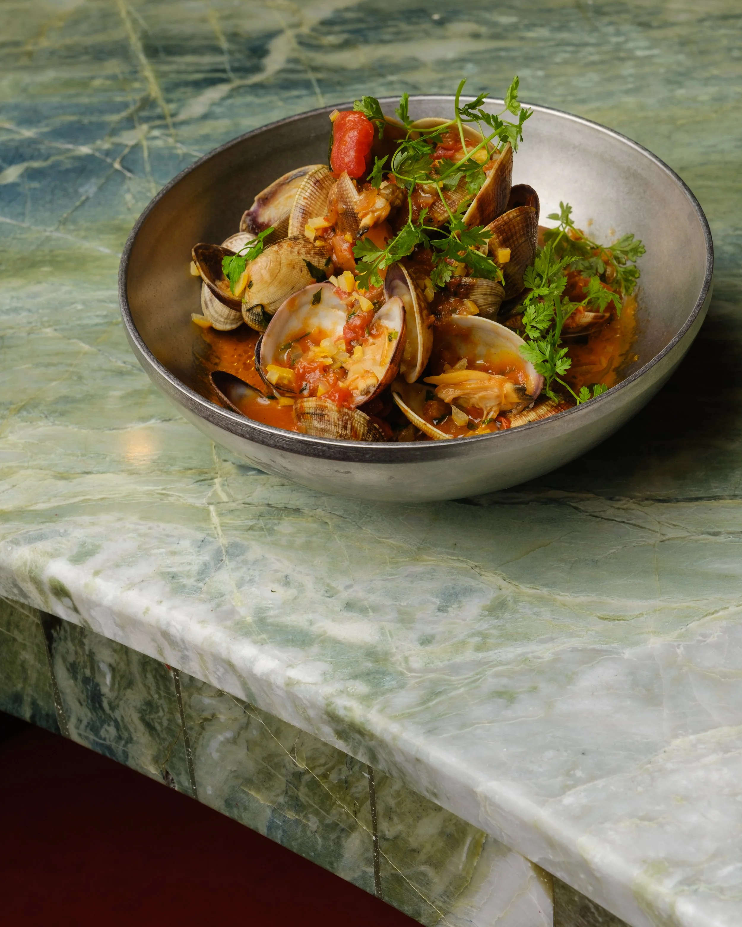 Mezzes - Palourdes flambées et plats à partager Kubaba Paris 1er à deux pas de la place du marché Saint-Honoré