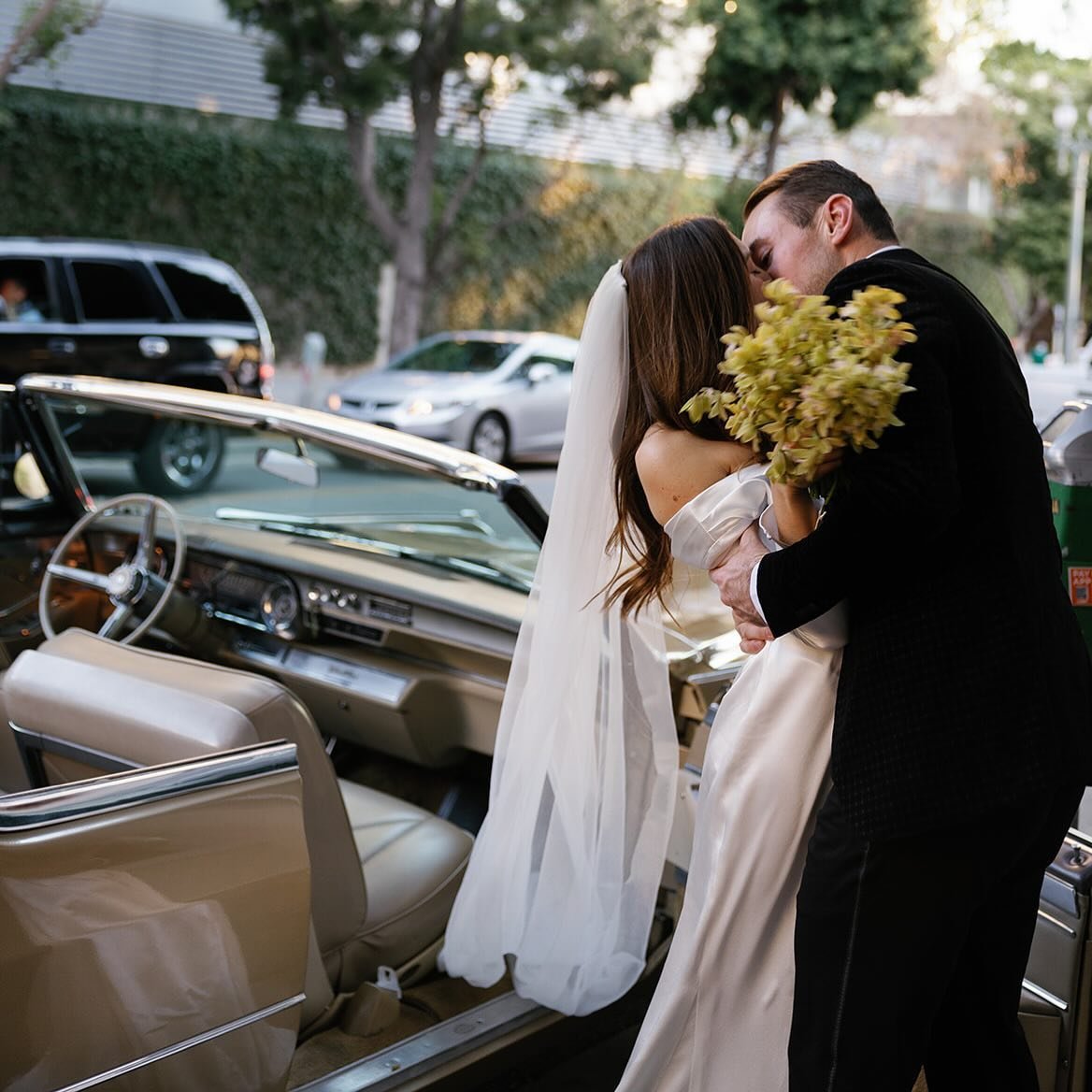 Happy 1 year anniversary to these cutie pies! 

Planning + florals: @figeventco 
Photography: @jsrhos 
Dress: @katherinetash 
Beauty: @danielleryanbeauty 
Venue: @redbirdla