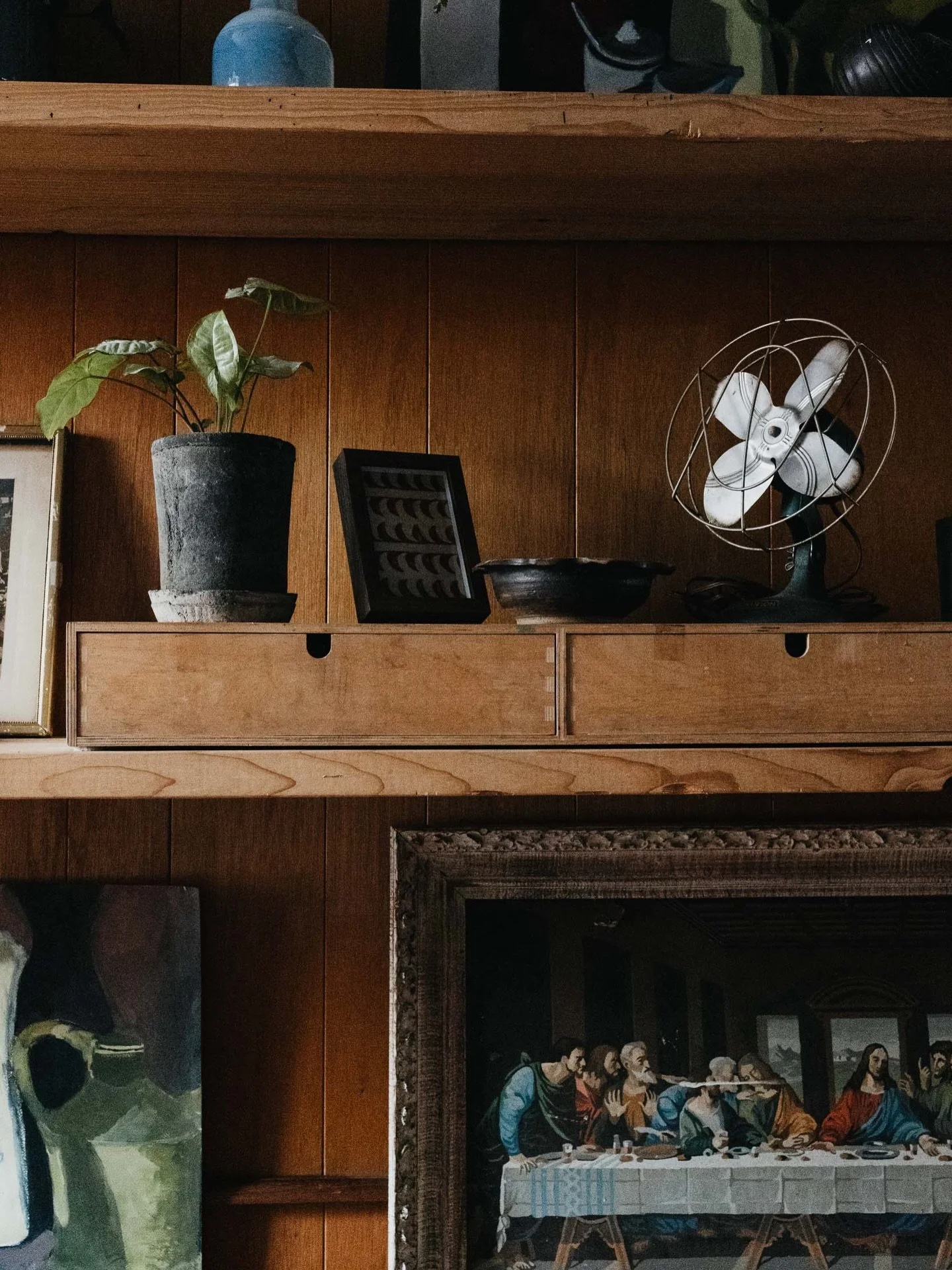 How art can change a room. Our thoughtfully curated spaces provide a welcoming environment for mental health practitioners to conduct their practice. Schedule a tour in the link in bio. 

#3580iql #therapistoffice #eastfallsphilly